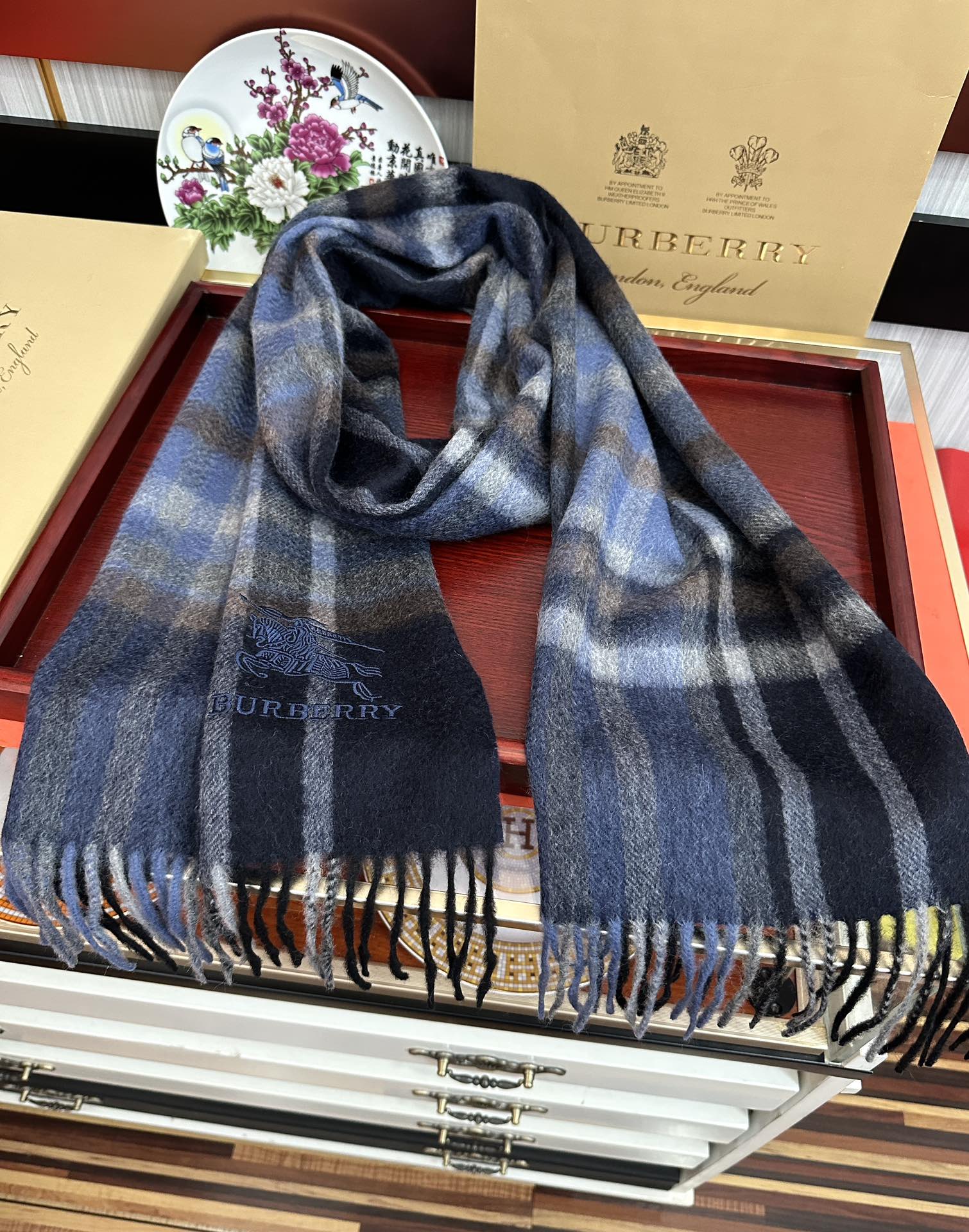 。85%山羊绒 2025巴宝莉【刺绣战马】采用内蒙古顶级山羊绒 最新款男女通用情侣款👫重磅推荐💥 经典的