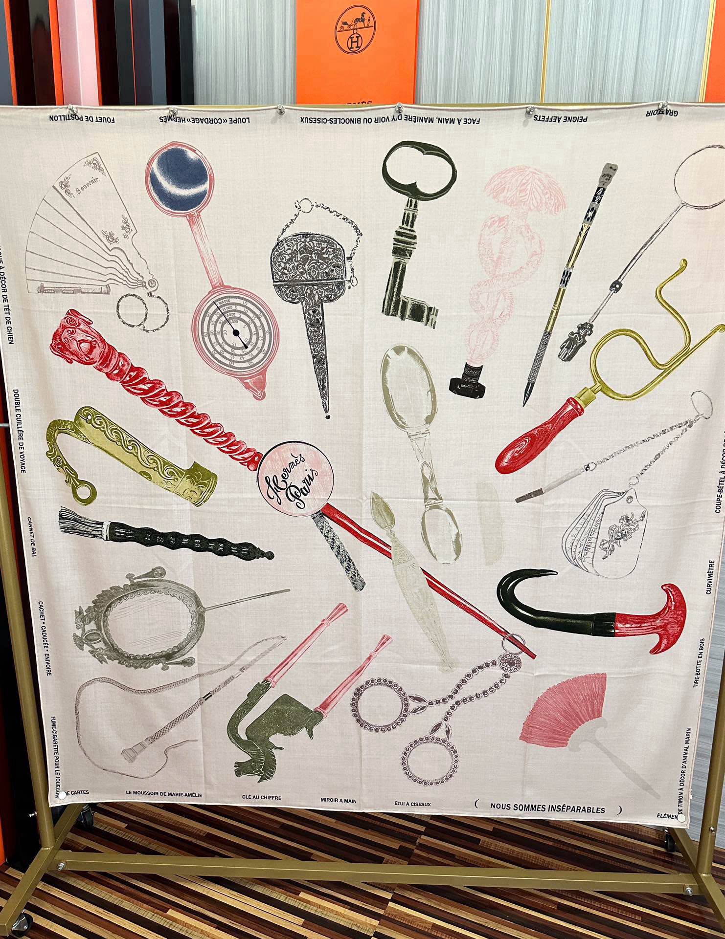 上新。爱马仕 【型影相随】2025新款[爱心] 新一季丝巾[太阳]我就不推荐了回头分享一下部分复刻款的老