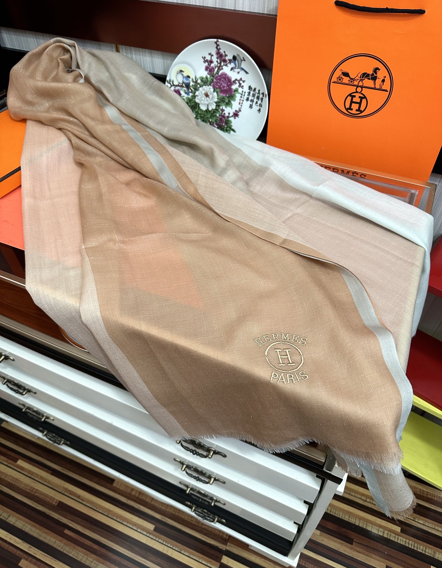 。2010 爱马士 🧣万众瞩目内蒙古绣标经典版到货🎆最优质的年轻设计师推出的最新概念👓搭配调色纱染再色织