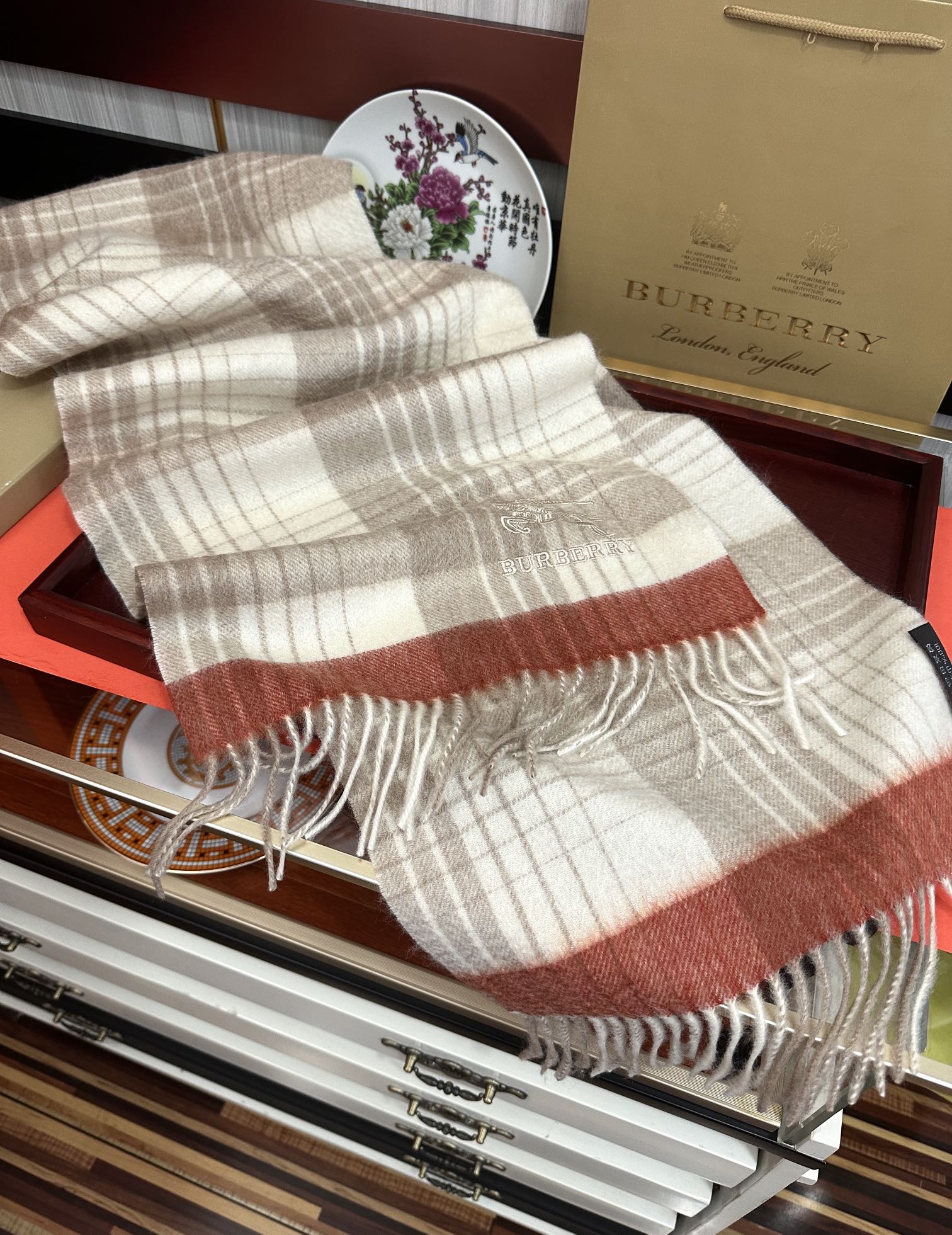 [爱心] 2025 新款。85%山羊绒 巴宝莉采用内蒙古顶级山羊绒，最新款男女通用情侣款👫重磅推荐💥 经