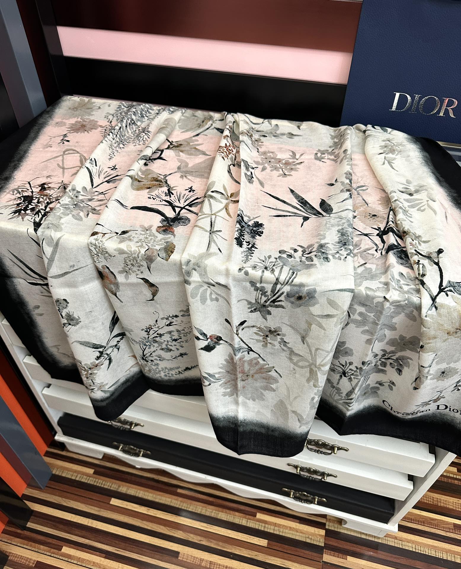 新款❤️迪奥 ZG同步 2025【双面同色】经典优雅[礼物]~气质到骨子里[色]新一季的面料超高级，真心