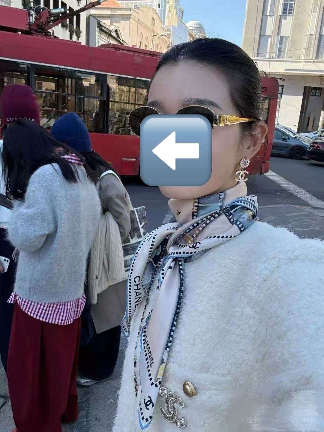 NO:663653,High-quality [double-sided film of the same color] 18mm original single quality [Celebration] This year's first series that catches your heart at first sight [Rose] Breaks through the past style and appears very elegant and generous [Color] Design that touches the soul [Proud] Every fragrant girl can't escape the dream [Lip] The upper body is really amazing. Globally limited edition, it is definitely not a silk scarf that can be owned with money [呲呲] Please close your eyes and accept it. I love it so much. Size 90x90  , Material 18 mmi silk, 2 colors high version scarf, high version scarf, real silk19860909高品质【双面同色 电影胶卷】18姆米 原单品质[庆祝]今年第一款一眼心动的系列[玫瑰]突破以往风格显得十分优雅和大方[色]直击灵魂的设计[得意]每一位香香女孩都逃不了的梦[嘴唇]上身真的很赞全球限量绝对不是花钱就能拥有的丝巾[呲牙]请你闭眼收.正到骨子太爱了尺寸90x90 、材质18姆米真丝,2色高版本围巾,高版本围巾,real silk,scarf