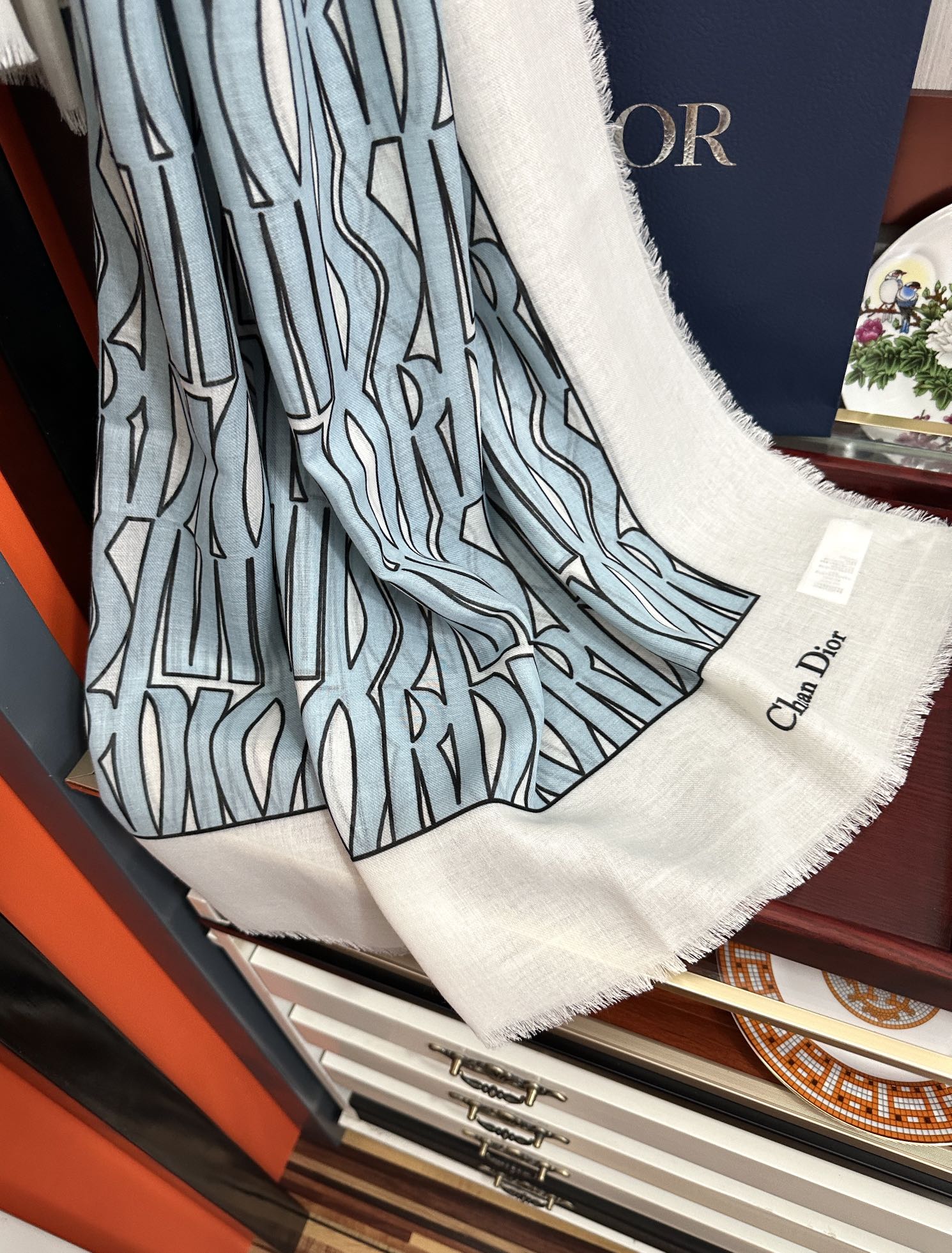 。 迪奥 新款羊绒围巾长款披肩[爱心]纯粹的高级和时髦感[玫瑰]太有品味了[月亮]招牌元素高端围巾披肩~