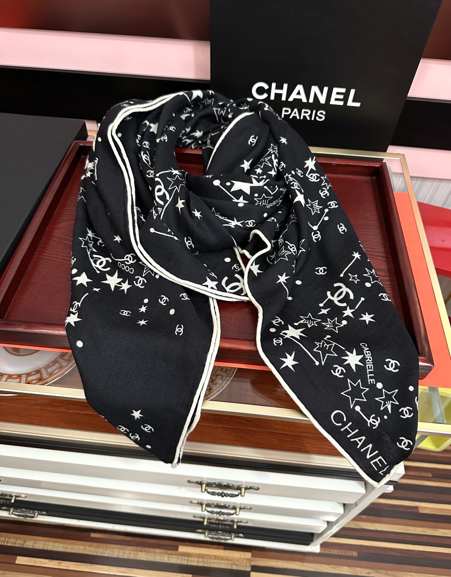 新款❤️2025 香奈儿 星星✨涂鸦 官网同步 【双面同色】[發]经典设计优雅风[礼物]~气质到骨子里[