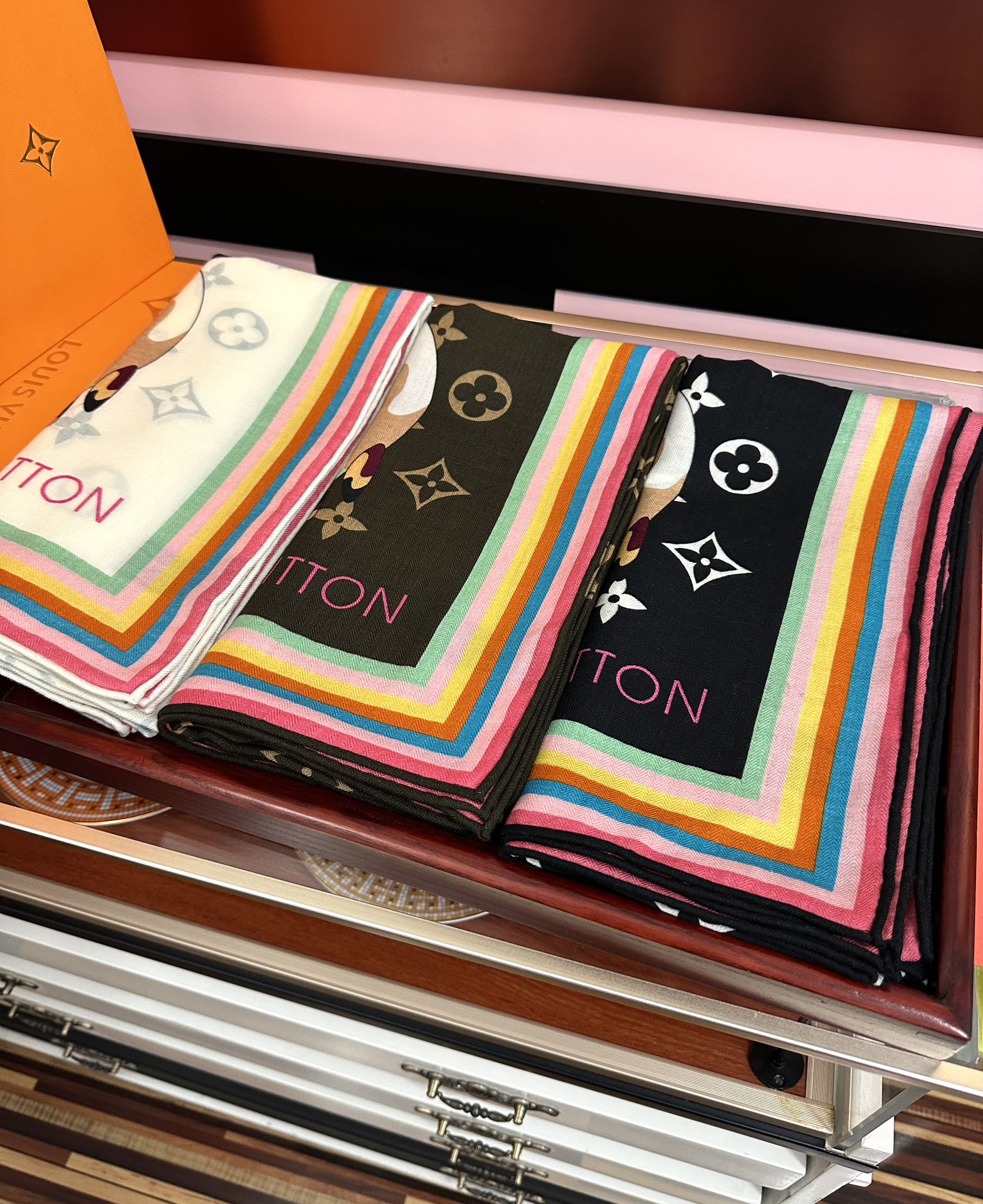 新款❤️LV 太美了ZG同步 【双面同色】今年最流行的花型 经典优雅[礼物]~气质到骨子里[色]新一季的