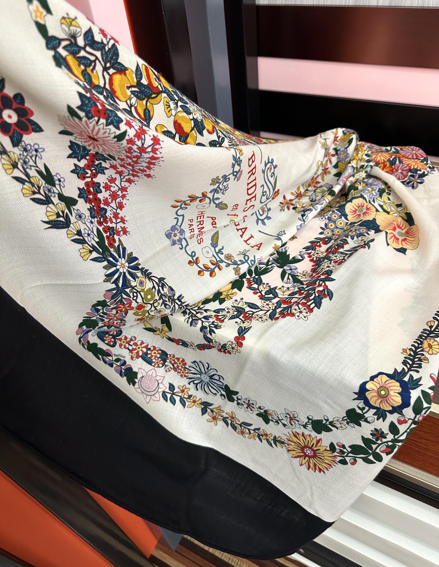 。 爱马仕 ZG同步[太阳]2025今年的新款，我就不推荐了回头分享一下部分复刻款的老款信息资料供大家参