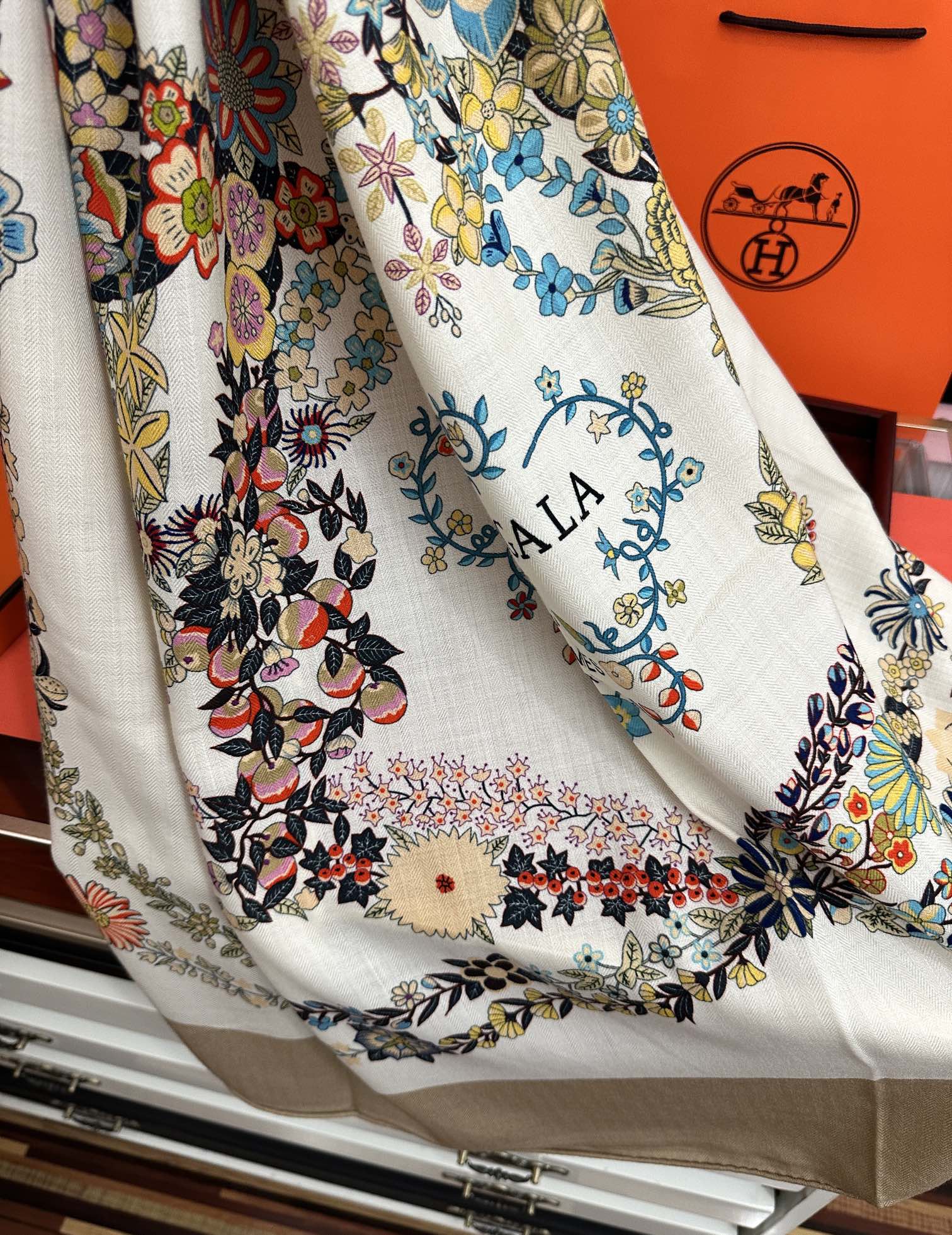 。 爱马仕 ZG同步[太阳]2025今年的新款，我就不推荐了回头分享一下部分复刻款的老款信息资料供大家参