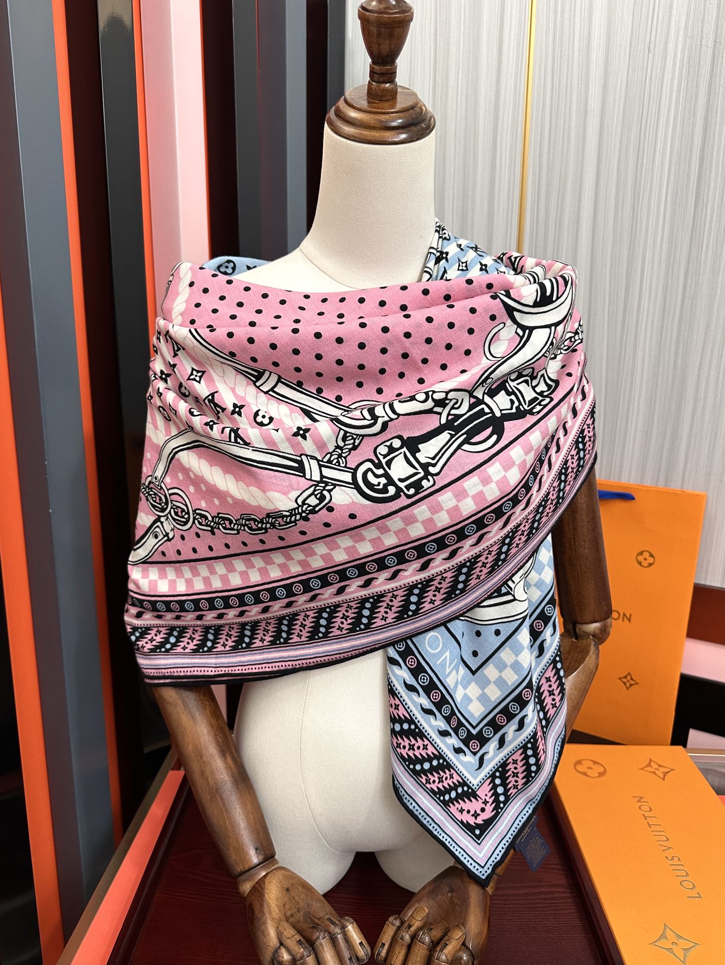 高品质 上新❤️LV 【双面同色】经典优雅[礼物]~气质到骨子里[色]新一季的面料超高级，真心超级柔软，