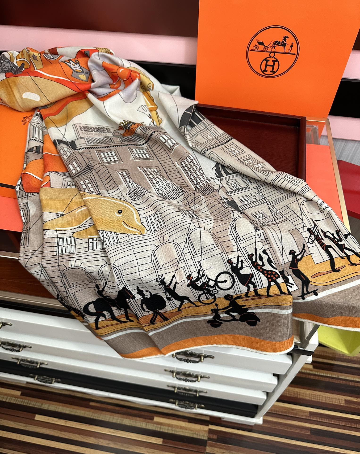 上新。爱马仕2025秋冬新款【太空探索】[爱心]新一季丝巾采购清单估计各位养马人们已经列好了[太阳]我就