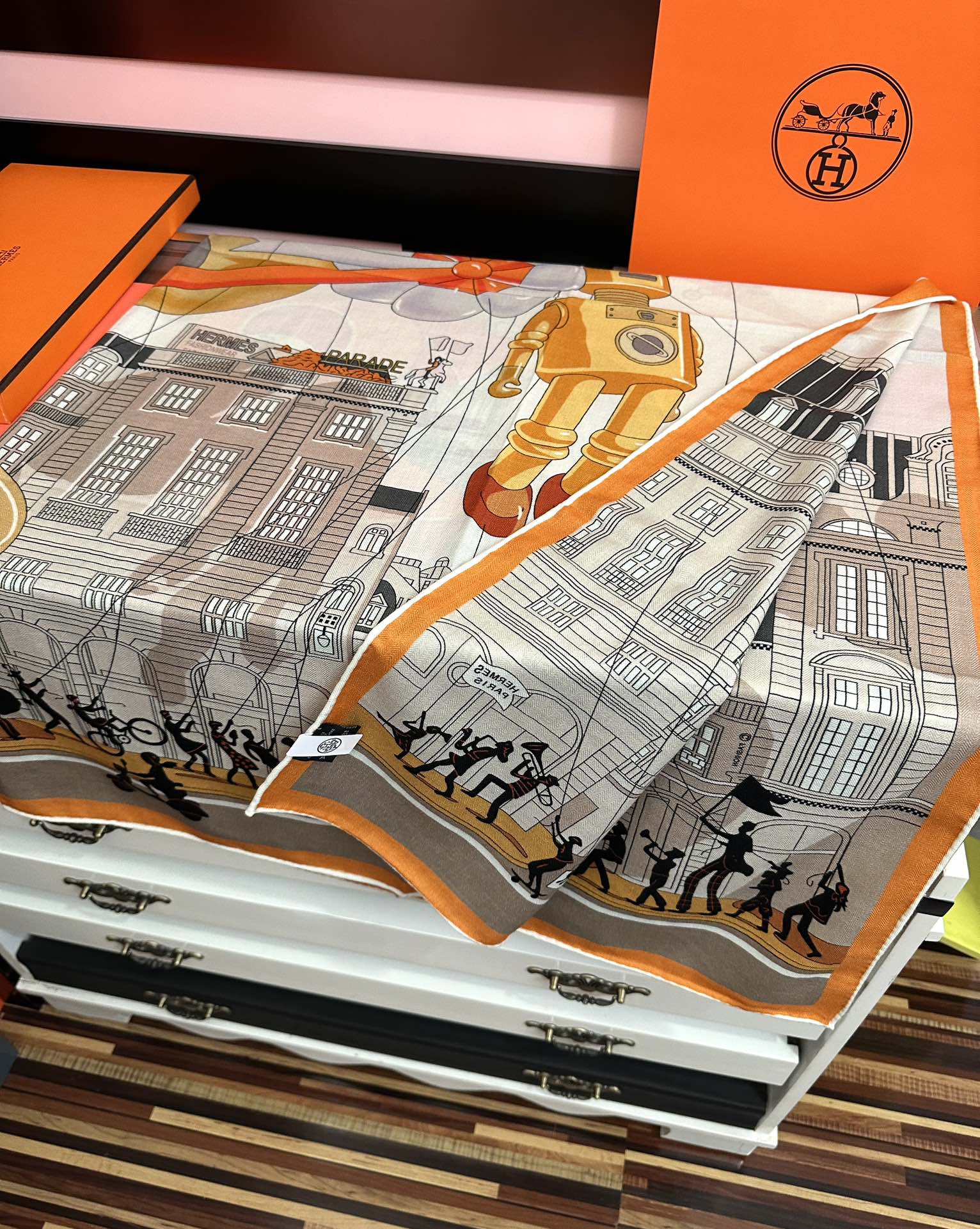 上新。爱马仕2025秋冬新款【太空探索】[爱心]新一季丝巾采购清单估计各位养马人们已经列好了[太阳]我就