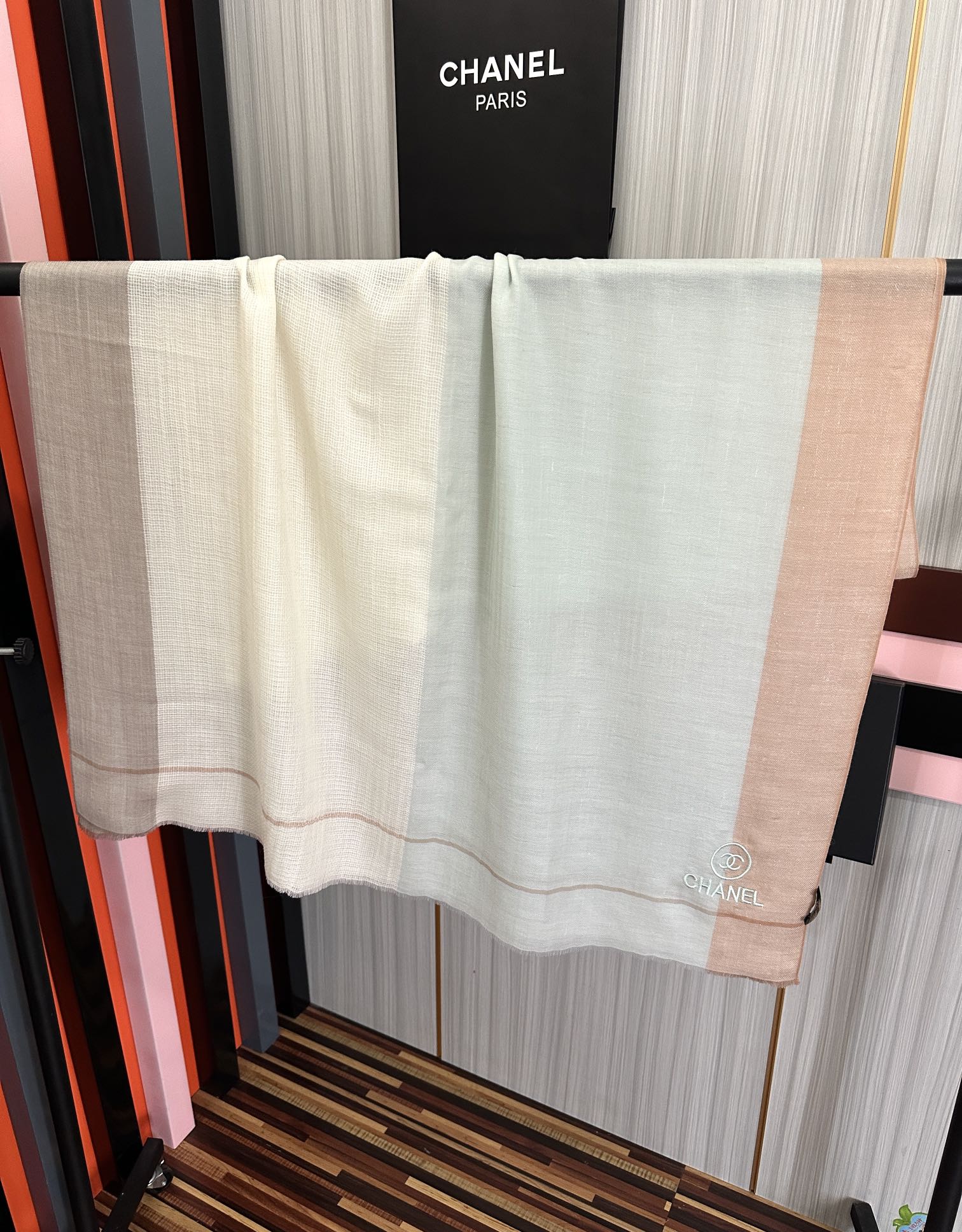 。2010 小香 🧣万众瞩目双c绣标带有银线经典版到货🎆最优质的年轻设计师推出的最新概念👓搭配调色纱染再