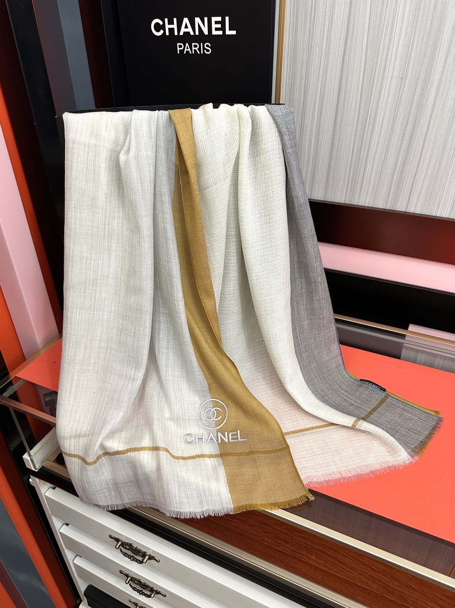 。2010 小香 🧣万众瞩目双c绣标带有银线经典版到货🎆最优质的年轻设计师推出的最新概念👓搭配调色纱染再