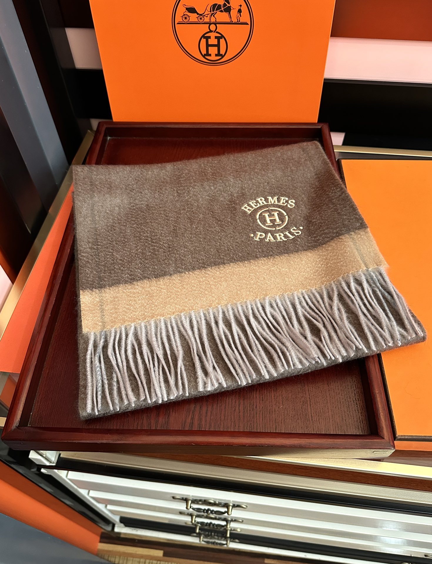 上新。 85%山羊绒 爱马仕[爱心]采用内蒙古山羊绒，2025最新款男女通用情侣款👫重磅推荐💥 经典的格