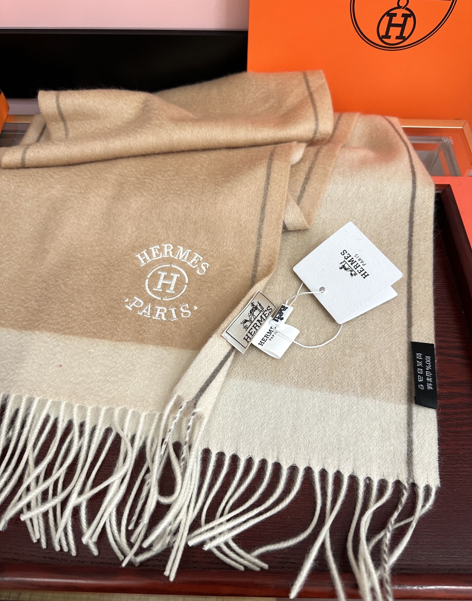 上新。 85%山羊绒 爱马仕[爱心]采用内蒙古山羊绒，2025最新款男女通用情侣款👫重磅推荐💥 经典的格