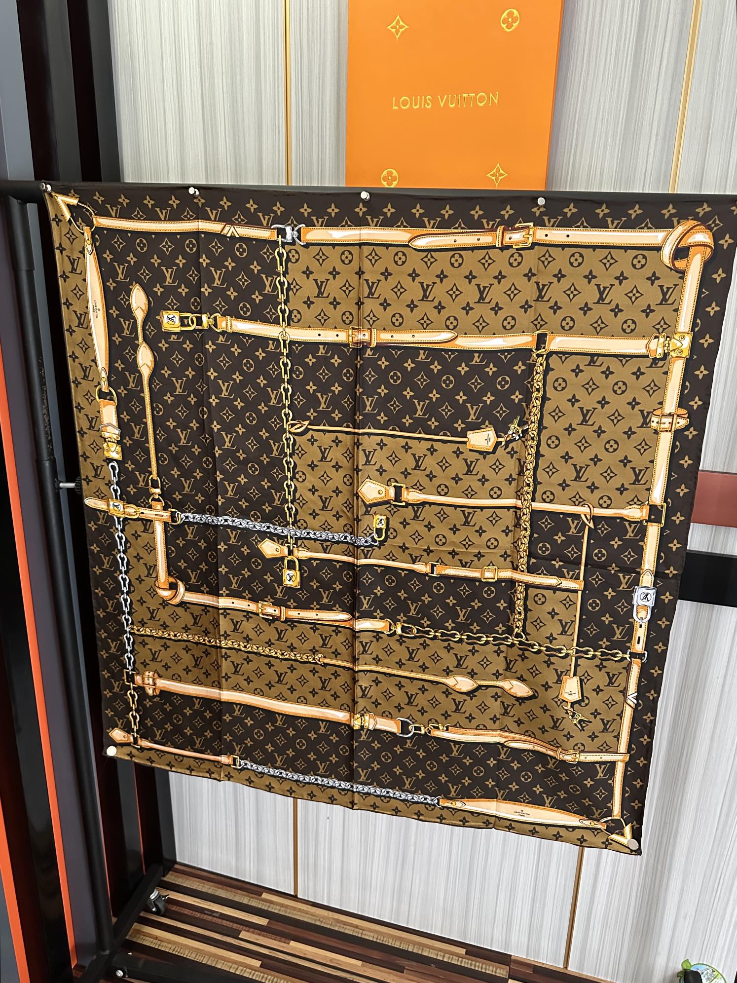 上新，L家 2025年最新款。💃💄女神及日常都非常好搭配的款😍平时穿搭也非常好搭配，整个人看起来都会神采