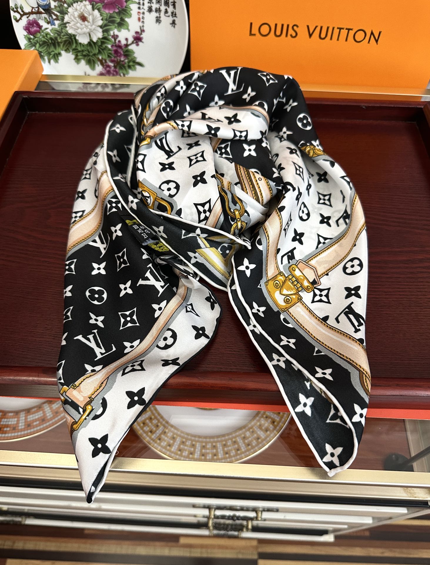 上新，L家 2025年最新款。💃💄女神及日常都非常好搭配的款😍平时穿搭也非常好搭配，整个人看起来都会神采