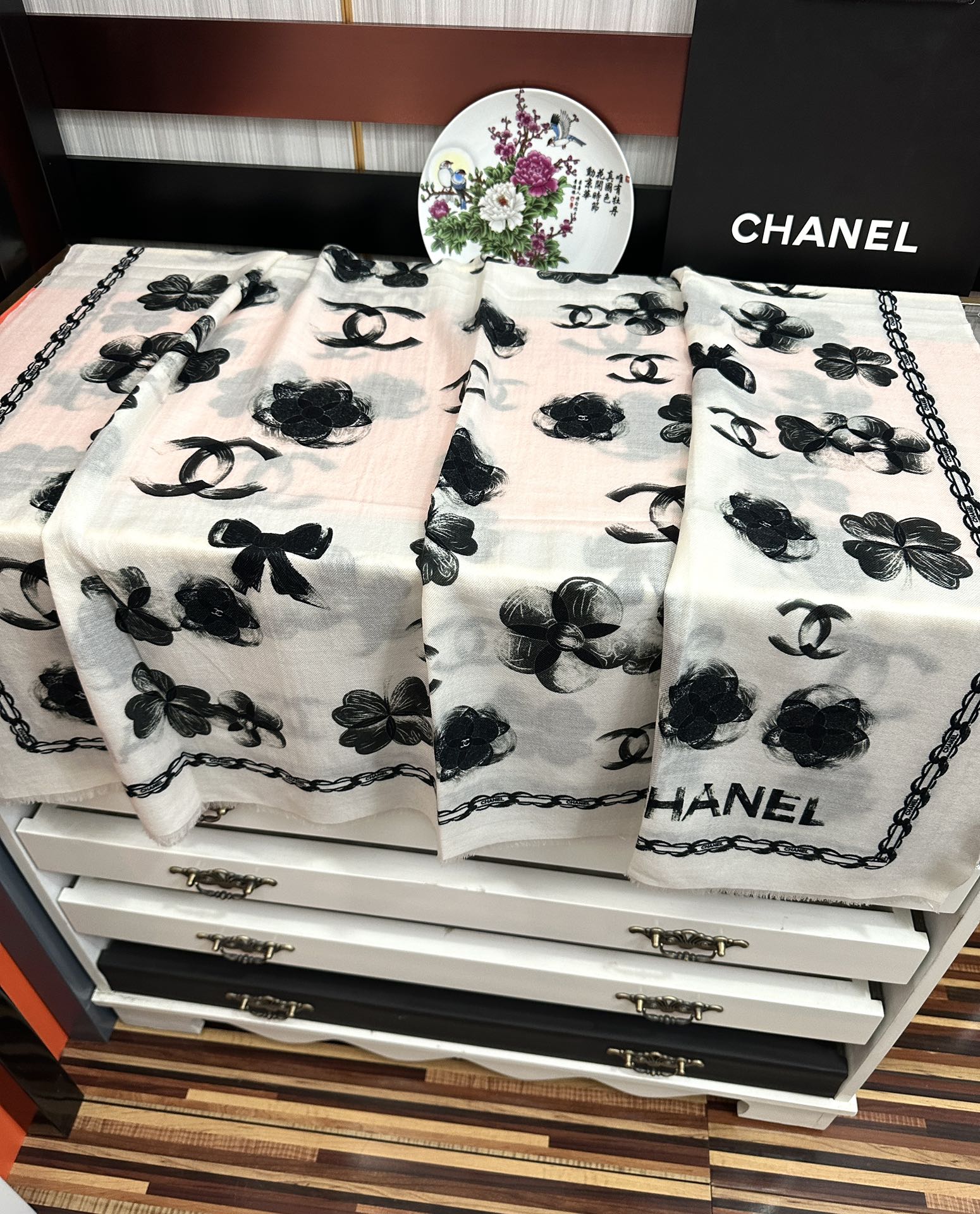 ❤️香奈儿 2025经典茶花优雅Coco风[礼物]~气质到骨子里[色]香奶奶新一季的面料超高级，真心超级