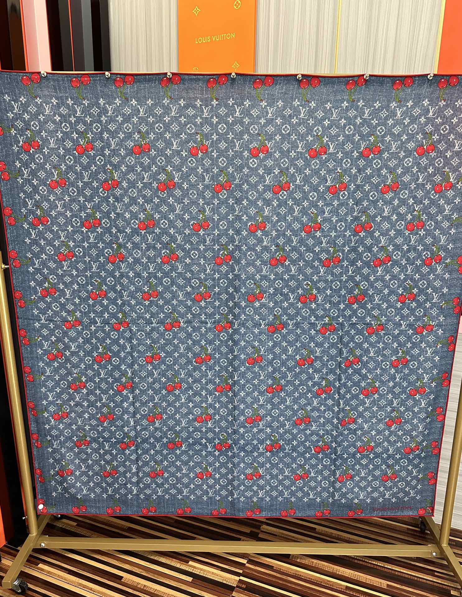 新款❤️LV 2025双面同色【樱桃🍒围巾】经典优雅[礼物]~气质到骨子里[色]新一季的面料超高级，真心