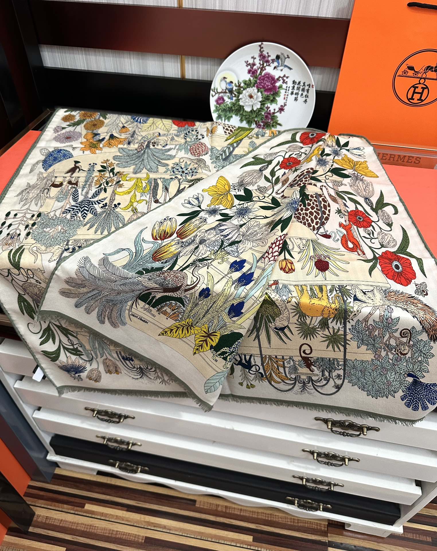 。新款 2025爱马士【双面同色印花】[吃瓜]下手一定要快[嘴唇]四季都可以用[勾引]真心美的让人非常非