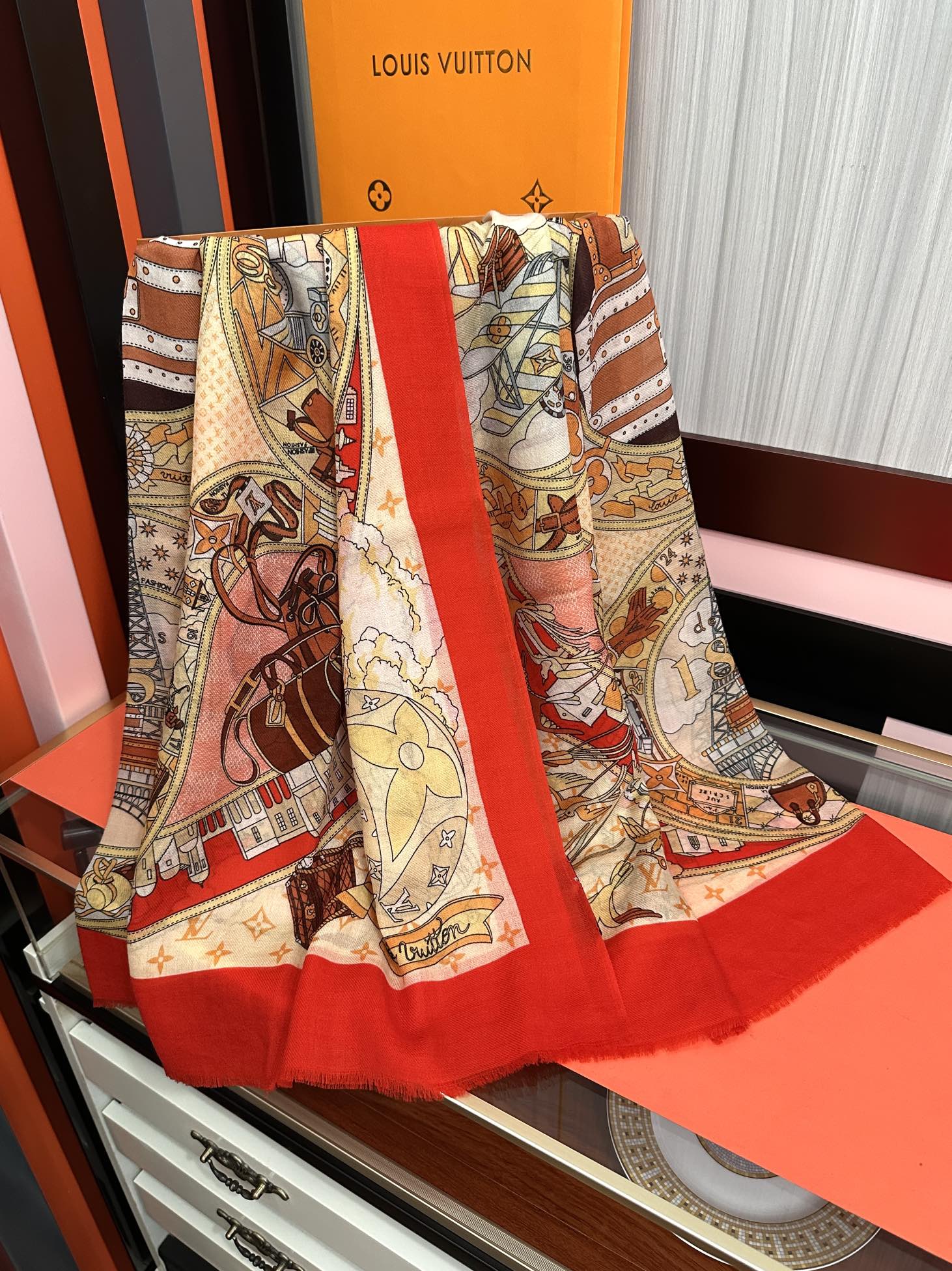 。LvZG最新款2025 重磅推荐[爱心]顶级高端设计太美了[啤酒]真心赞👍【戒指绒长巾】😘💍实物真心美