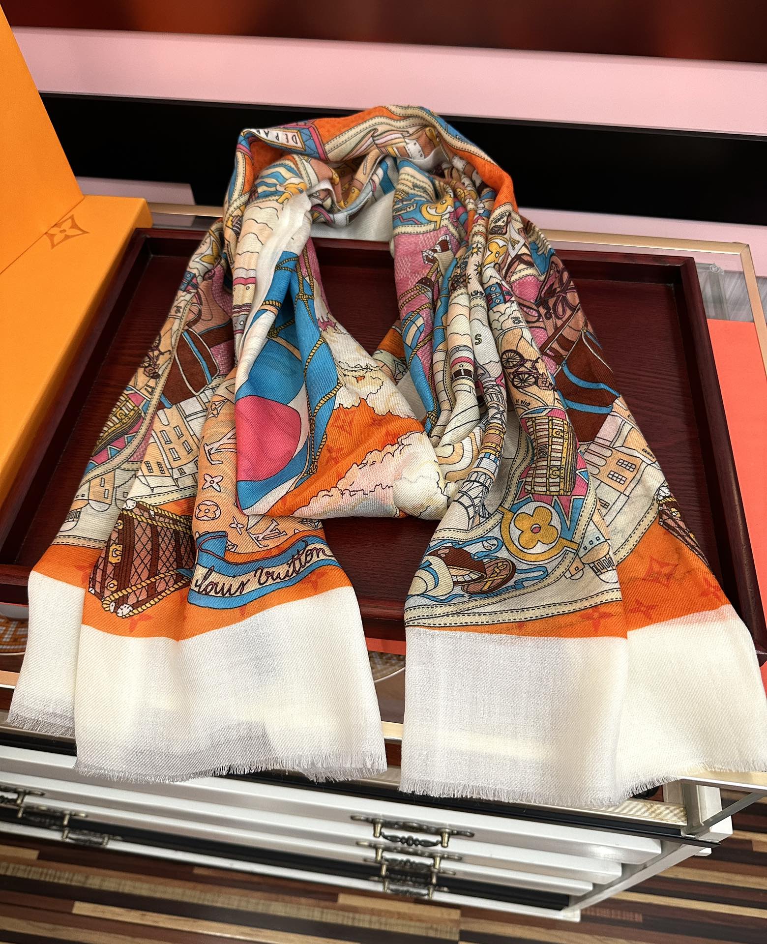 。LvZG最新款2025 重磅推荐[爱心]顶级高端设计太美了[啤酒]真心赞👍【戒指绒长巾】😘💍实物真心美