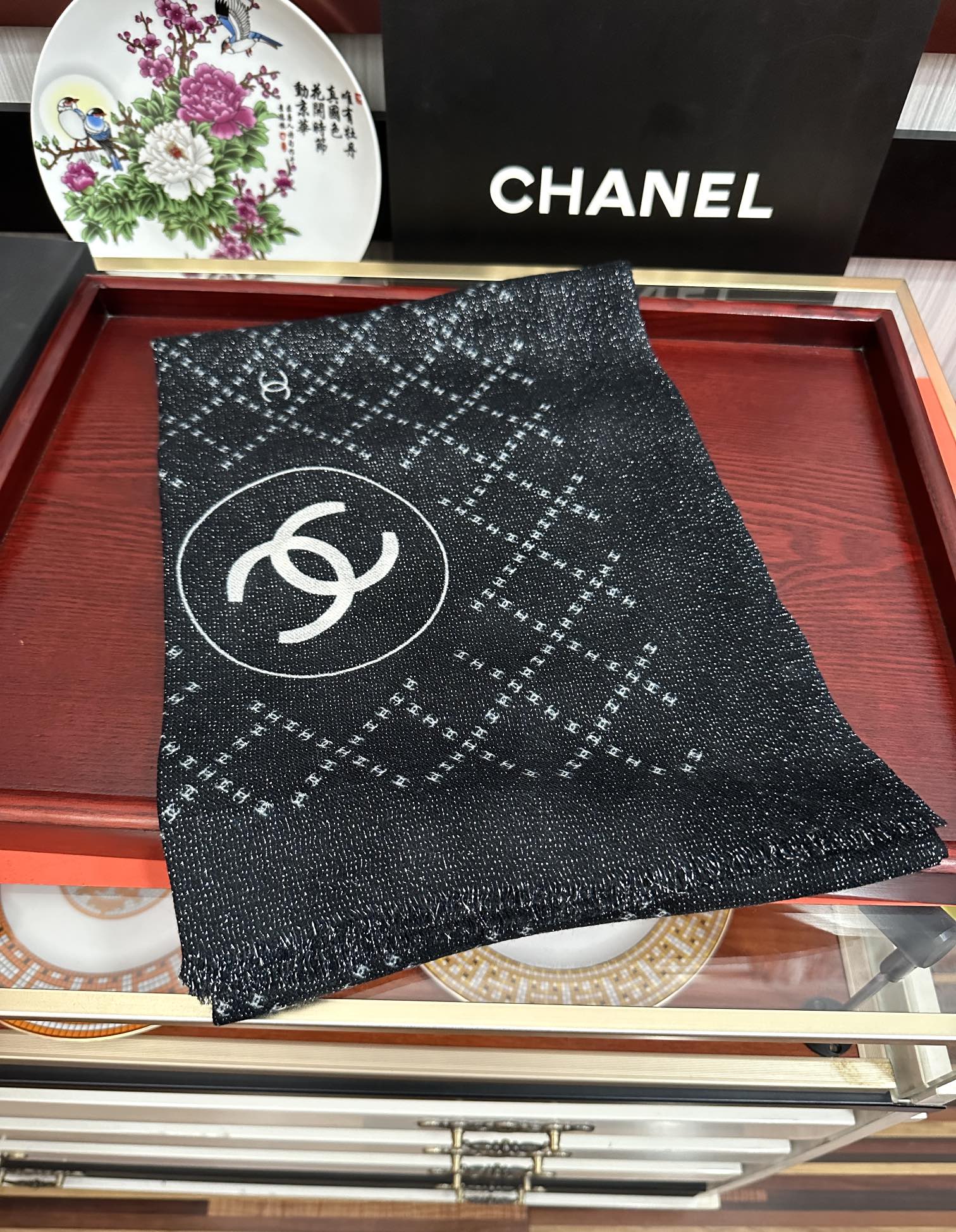 上新。小香 银丝2025 最新款[吃瓜]闪闪发光[咖啡]顶级设计太美了，真心赞👍【羊绒绒长巾】😘💍实物真