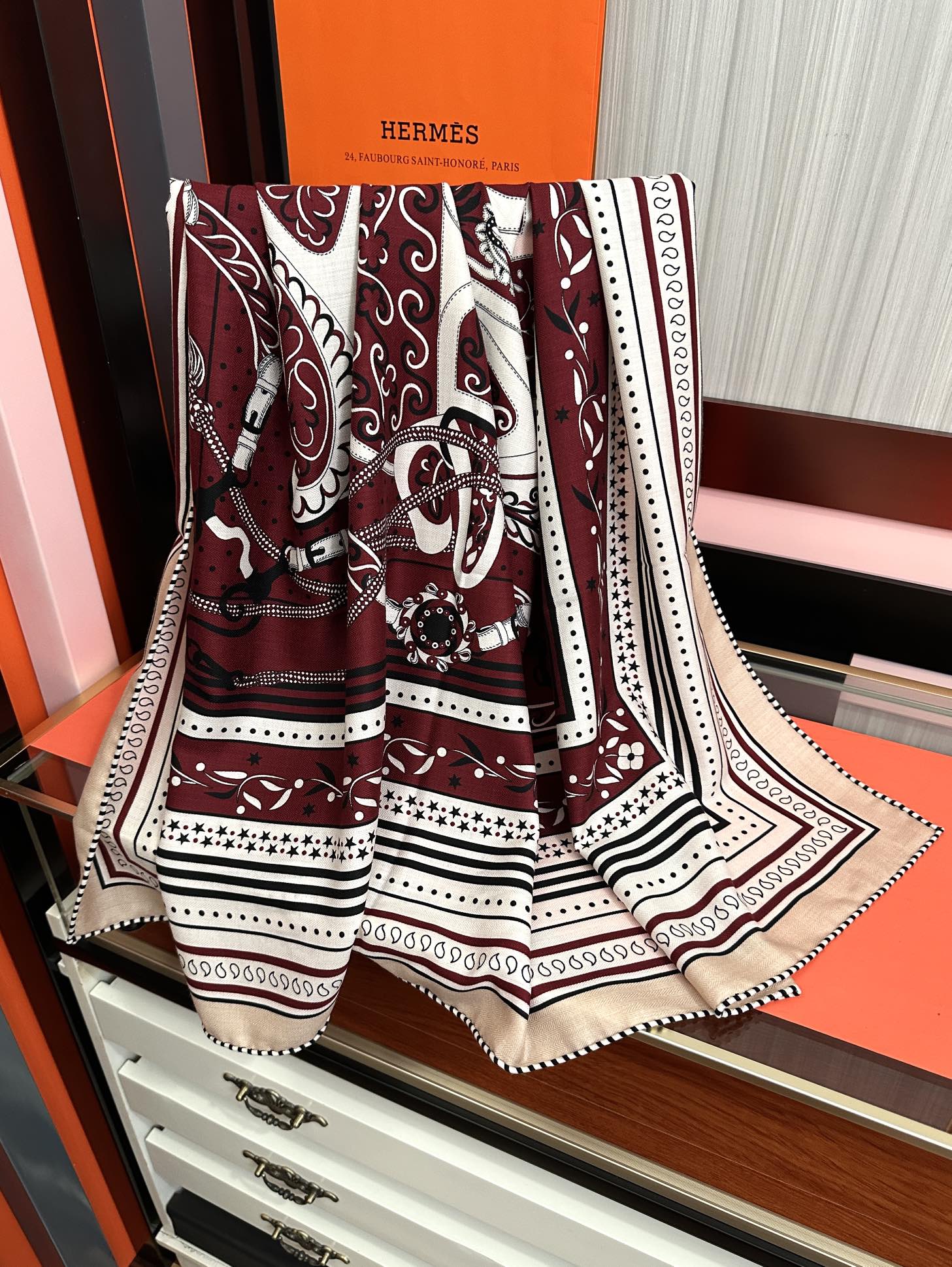 新款。爱马仕2025秋冬新款[爱心]ZG同步【亚马逊庆典】新一季丝巾采购清单估计各位养马人们已经列好了[