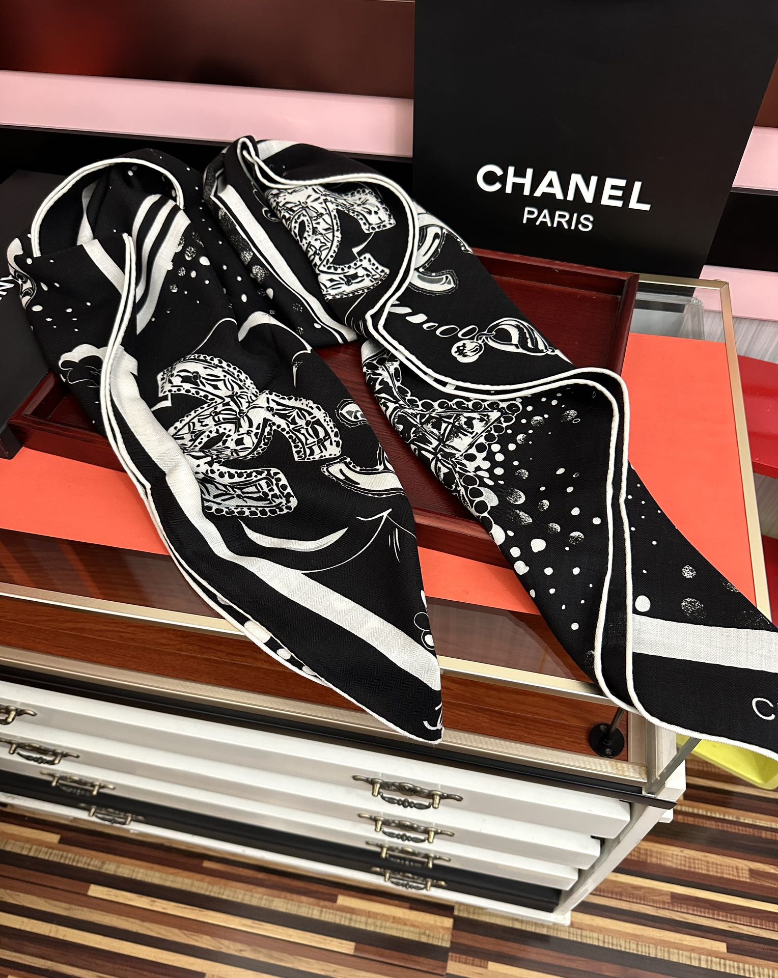 新款❤️ 2025 香奈儿 太美了 【双面同色】[礼物]~气质到骨子里[色]香奶奶新一季的面料超高级，真