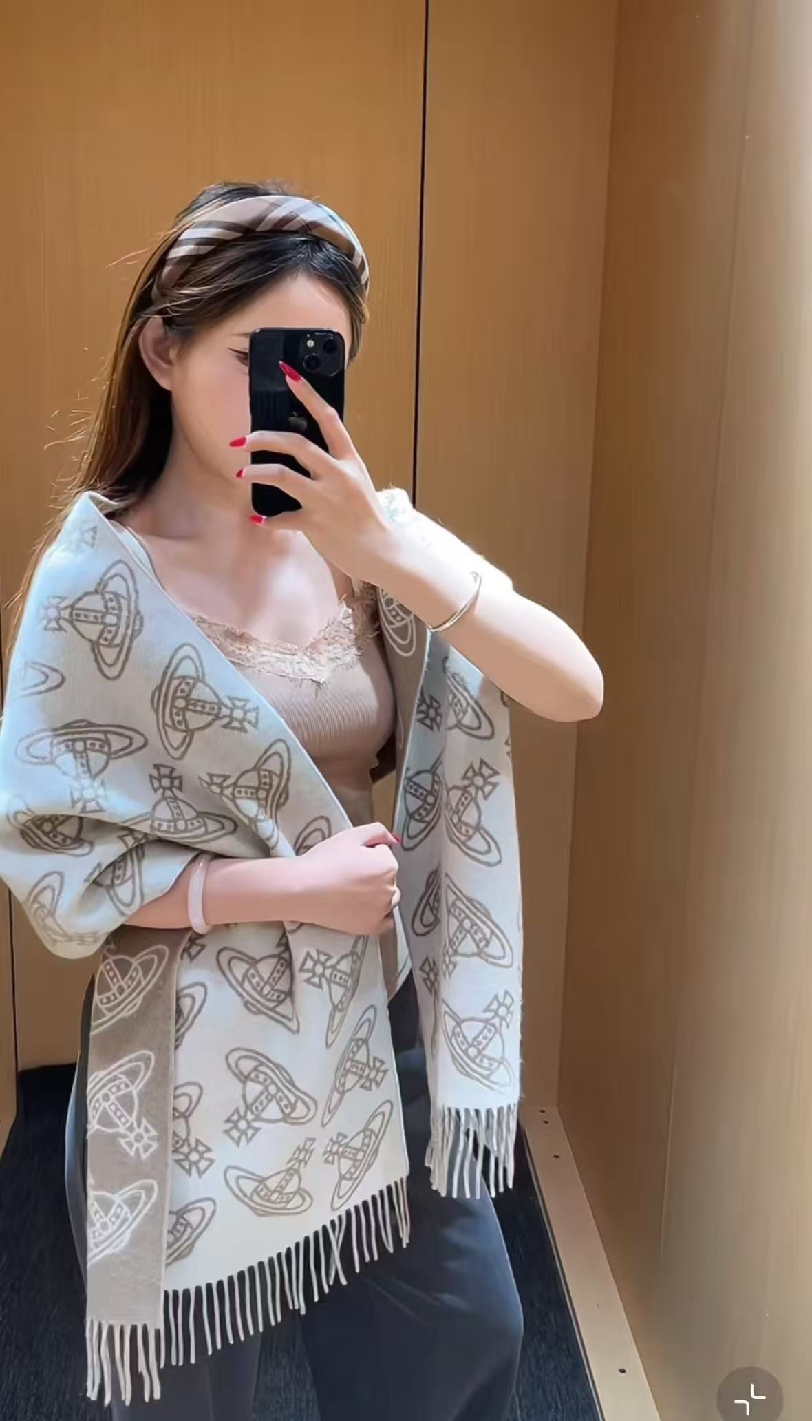 。新款“西太后Vivienne Westwood”最爱的土星从精神上[得意]才是最能代表英国人的时尚品牌