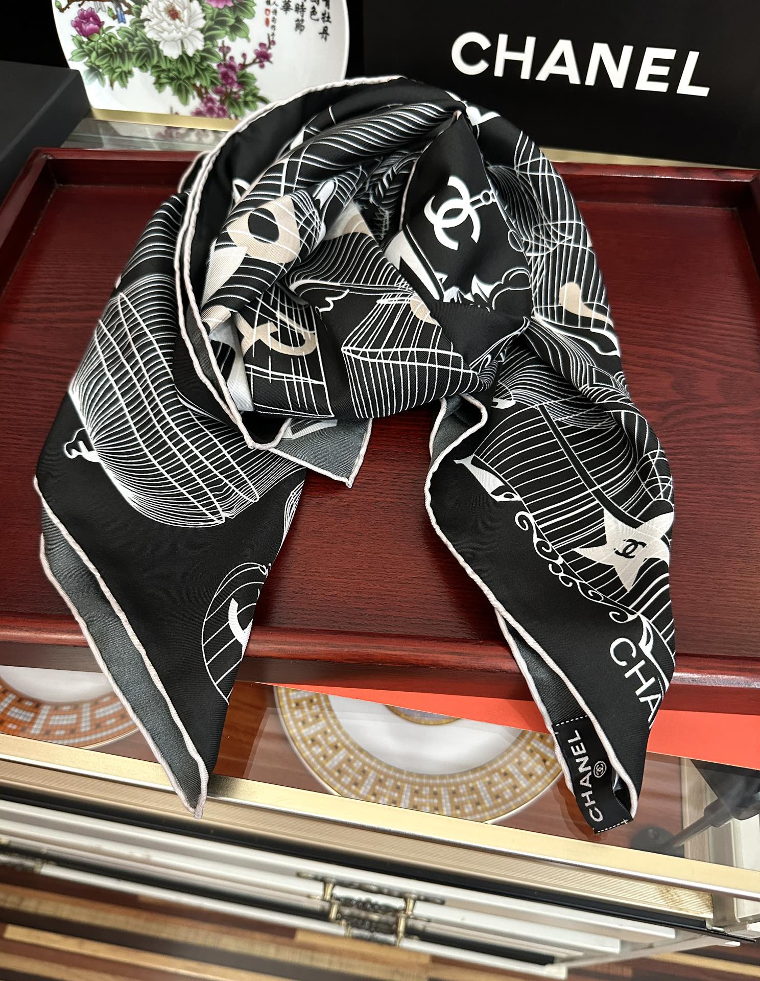 。2010最新款 香奈儿 顶级设计师 又一新款出货了[庆祝]靓女们必备款[色]太美了[玫瑰]上身效果非常