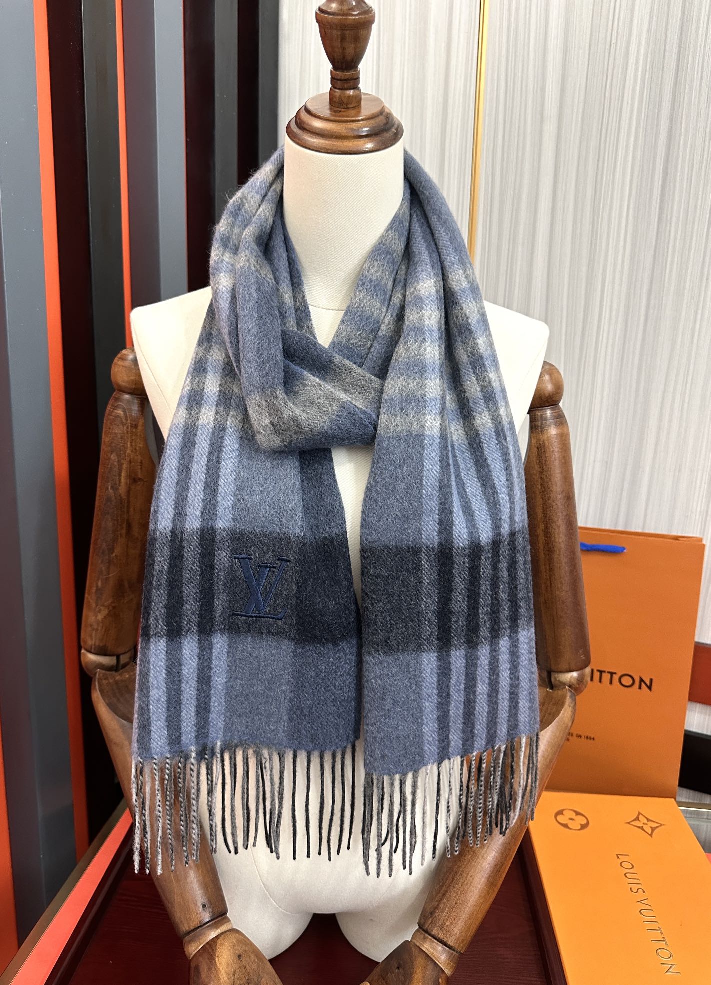 上新。L家2025最爆款【采用内蒙古山羊绒】🎉男女士情侣款👫围巾‼️太美了😎让人耳目一新的感觉[色][色