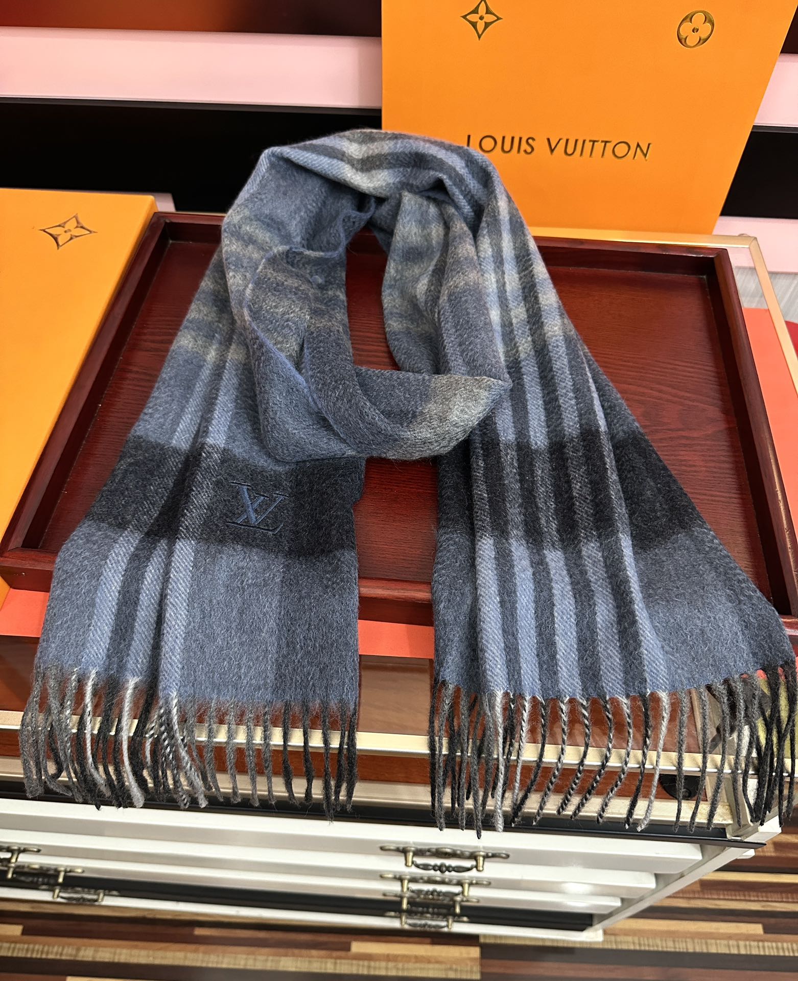 上新。L家2025最爆款【采用内蒙古山羊绒】🎉男女士情侣款👫围巾‼️太美了😎让人耳目一新的感觉[色][色