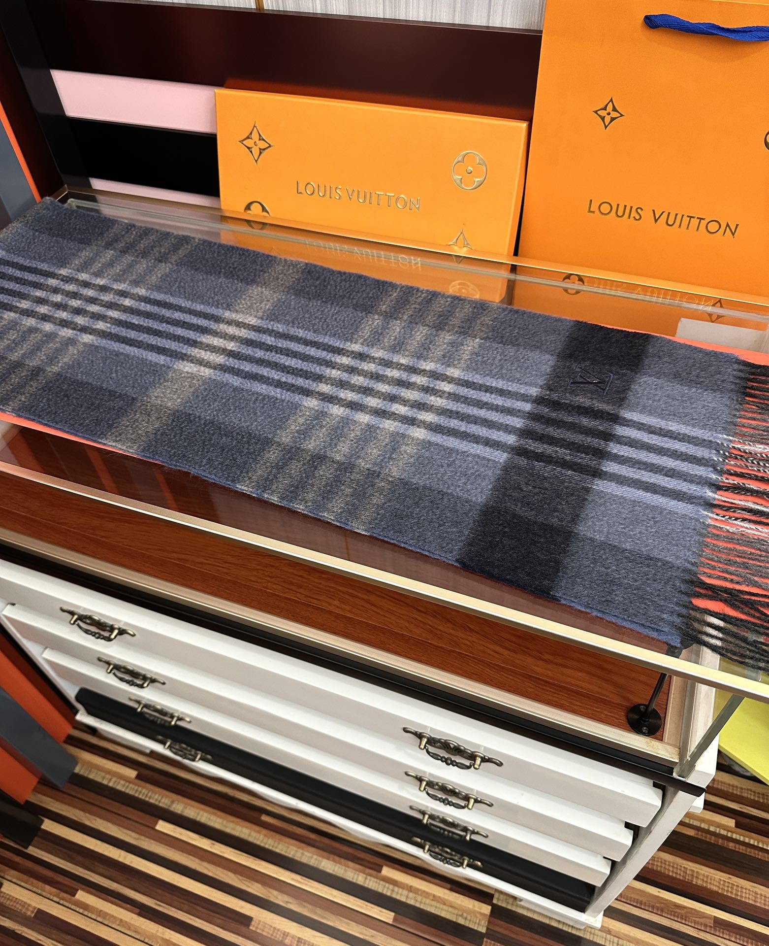 上新。L家2025最爆款【采用内蒙古山羊绒】🎉男女士情侣款👫围巾‼️太美了😎让人耳目一新的感觉[色][色