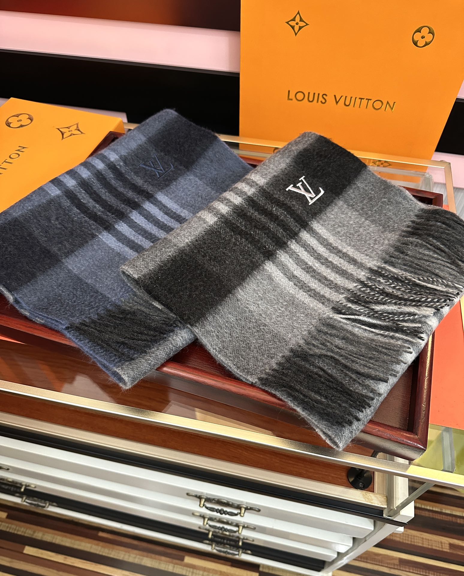 上新。L家2025最爆款【采用内蒙古山羊绒】🎉男女士情侣款👫围巾‼️太美了😎让人耳目一新的感觉[色][色