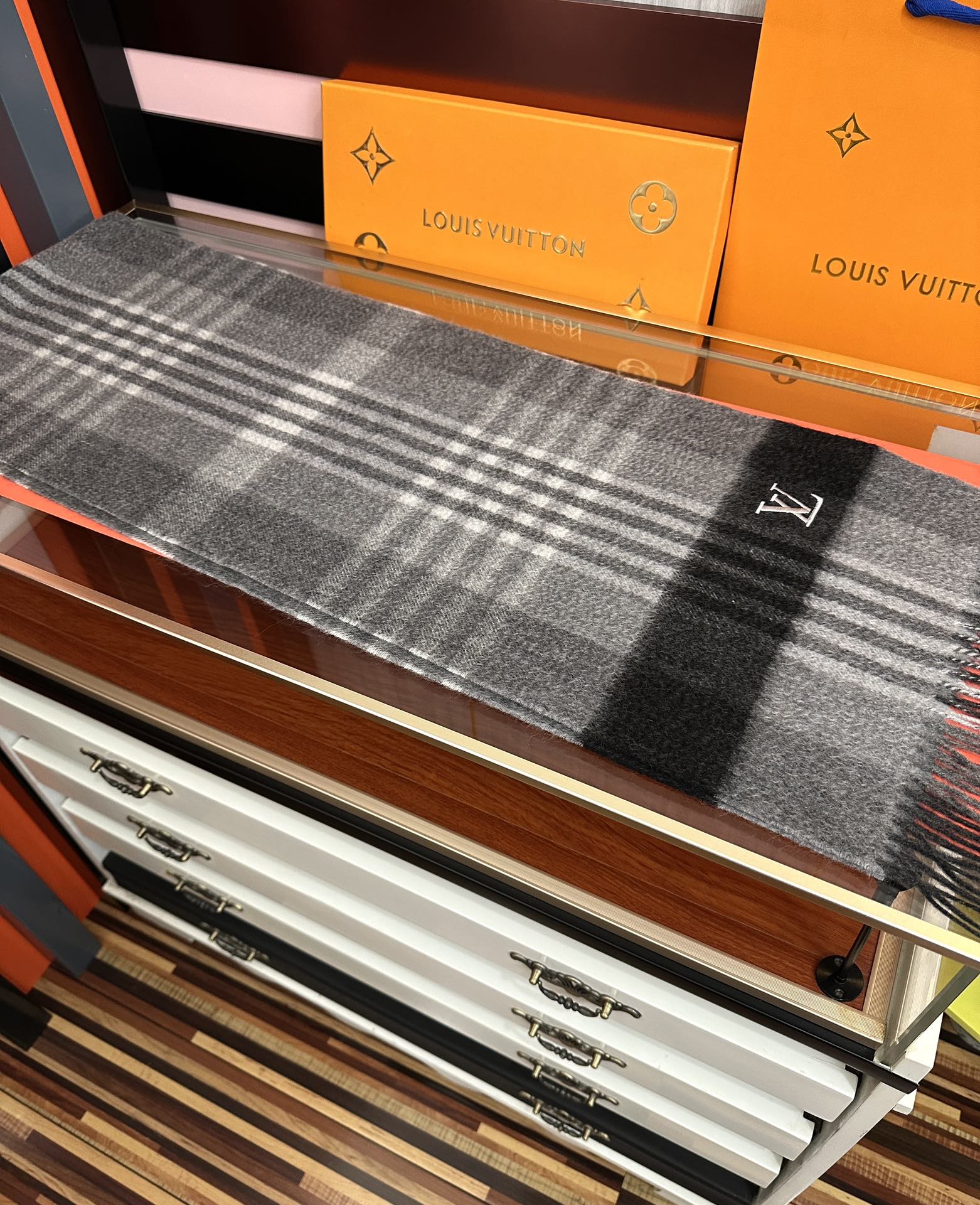 上新。L家2025最爆款【采用内蒙古山羊绒】🎉男女士情侣款👫围巾‼️太美了😎让人耳目一新的感觉[色][色