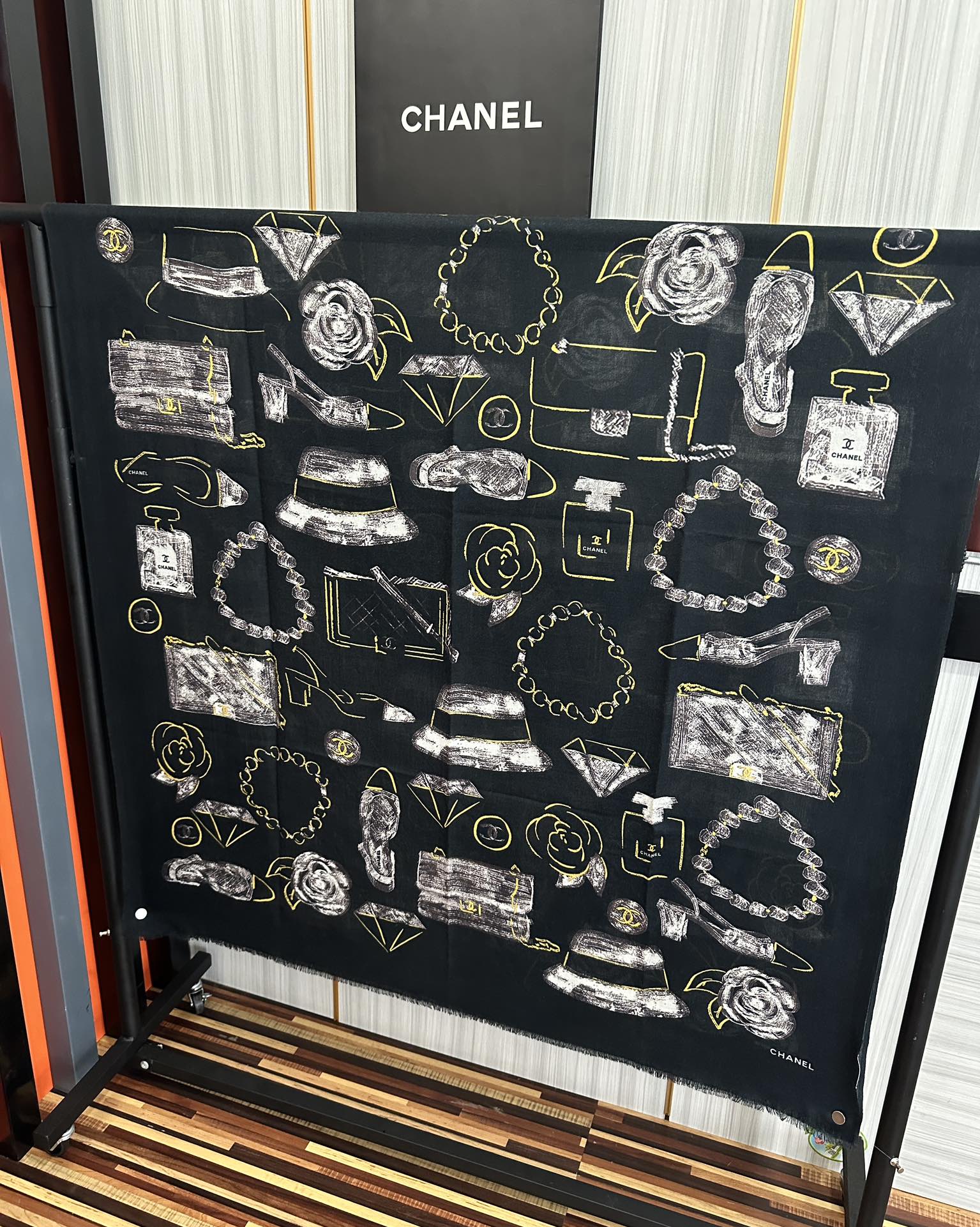 上新 小香 2025 新款真心赞👍【羊绒绒长巾】😘💍实物真心美 🎀披肩配以印花💓💃🏻无论设计喷绘都是非常