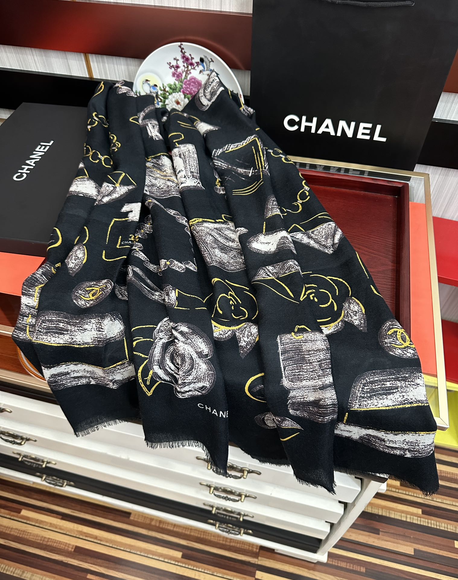 上新 小香 2025 新款真心赞👍【羊绒绒长巾】😘💍实物真心美 🎀披肩配以印花💓💃🏻无论设计喷绘都是非常