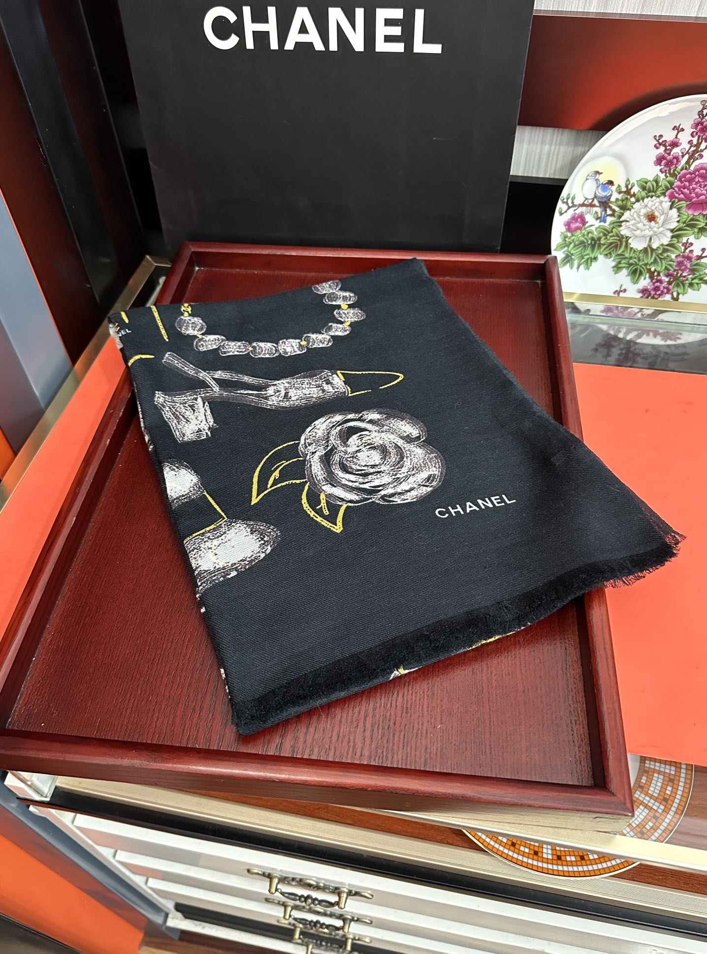 上新 小香 2025 新款真心赞👍【羊绒绒长巾】😘💍实物真心美 🎀披肩配以印花💓💃🏻无论设计喷绘都是非常