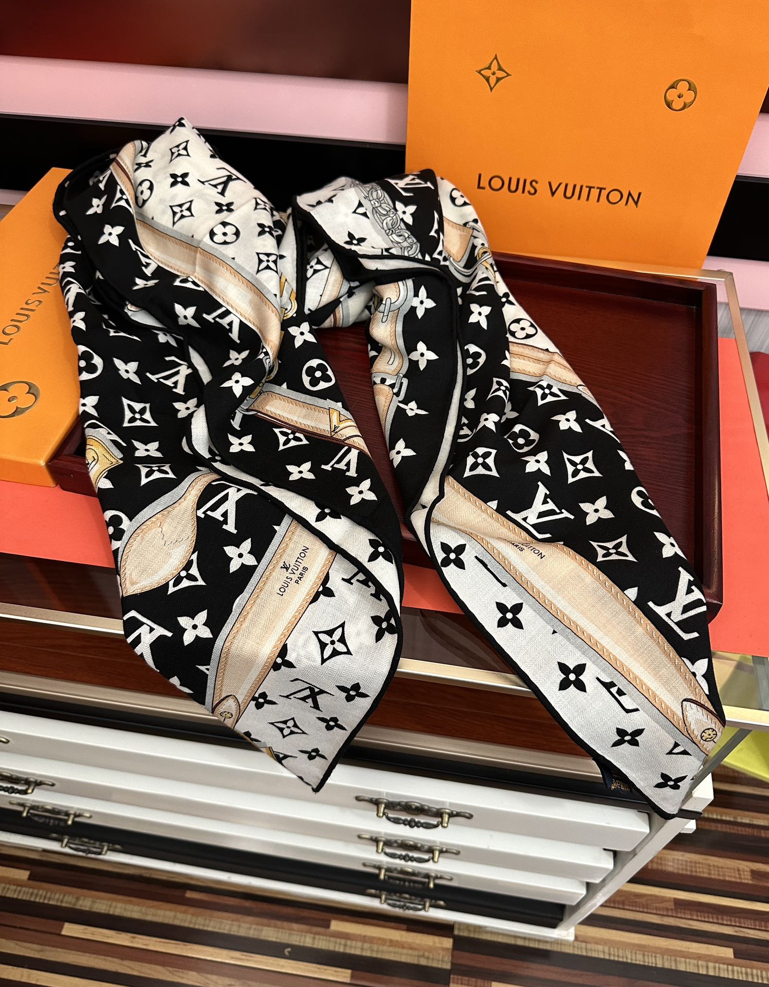 上新❤️LV 2025【双面同色热】永远都是那么经典优雅[礼物]~气质到骨子里[色]新一季的面料超高级，