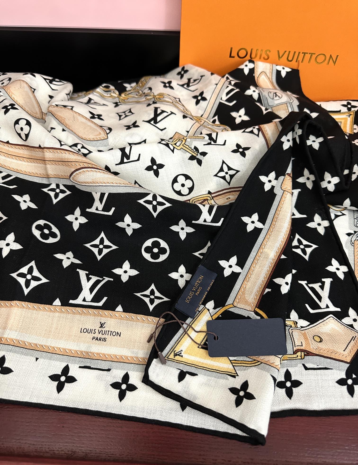上新❤️LV 2025【双面同色热】永远都是那么经典优雅[礼物]~气质到骨子里[色]新一季的面料超高级，