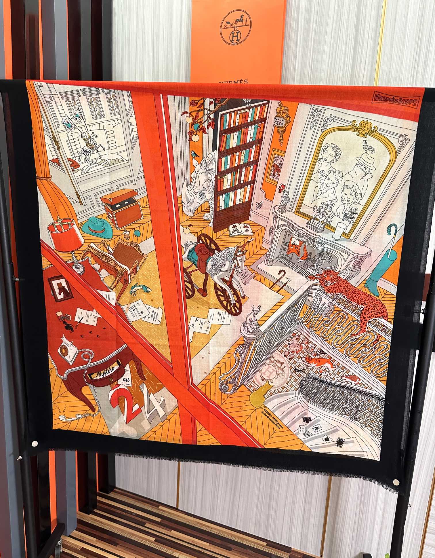 。 爱马士2025 最新款【24号之谜】顶级设计太美了，真心赞👍😘💍实物真心美 🎀披肩配以印花💓💃🏻无论