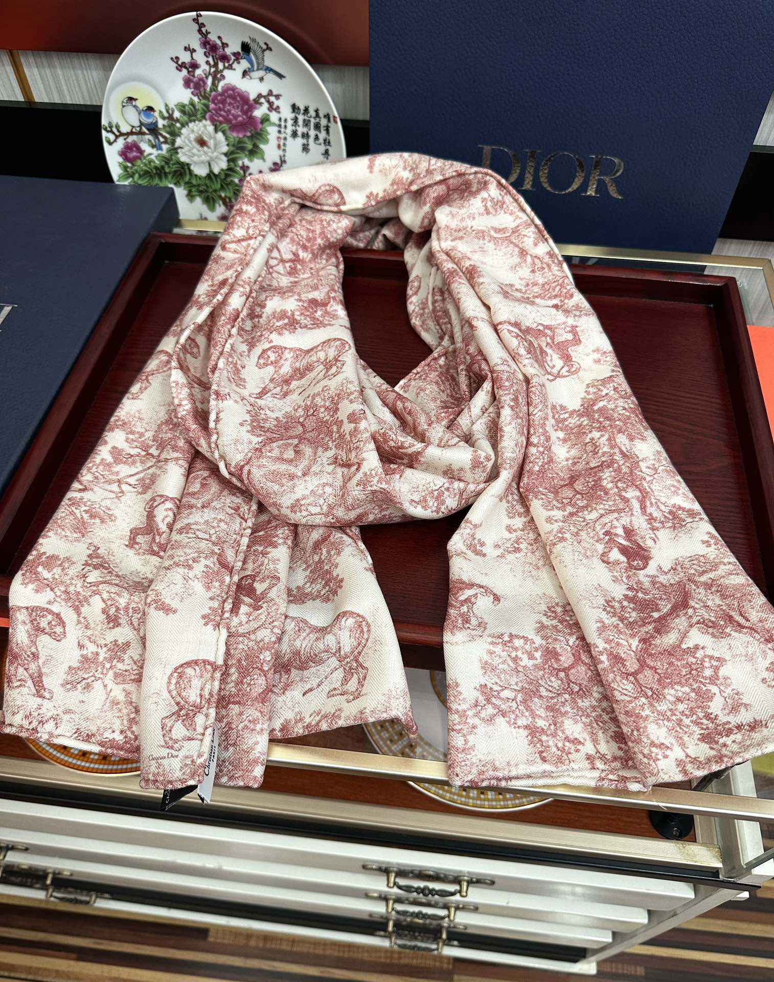 新款 2025迪奥。双面同色【动物丛林】最流行的花型 太美了[吃瓜]下手一定要快[嘴唇]四季都可以用[勾