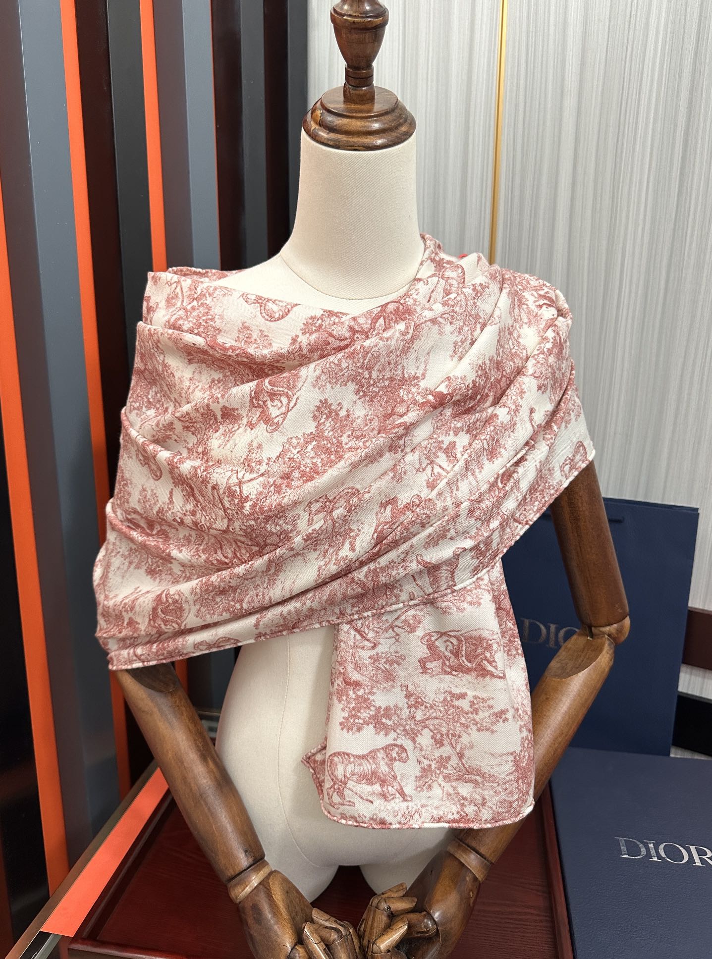 新款 2025迪奥。双面同色【动物丛林】最流行的花型 太美了[吃瓜]下手一定要快[嘴唇]四季都可以用[勾