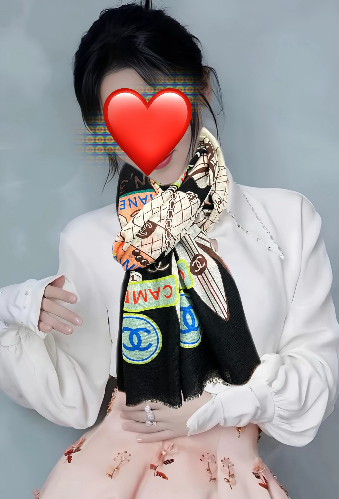 。新款 重磅推荐 小香2025 最新款 香奶奶顶级设计太美了，真心赞👍😘💍实物真心美 🎀披肩配以印花💓💃