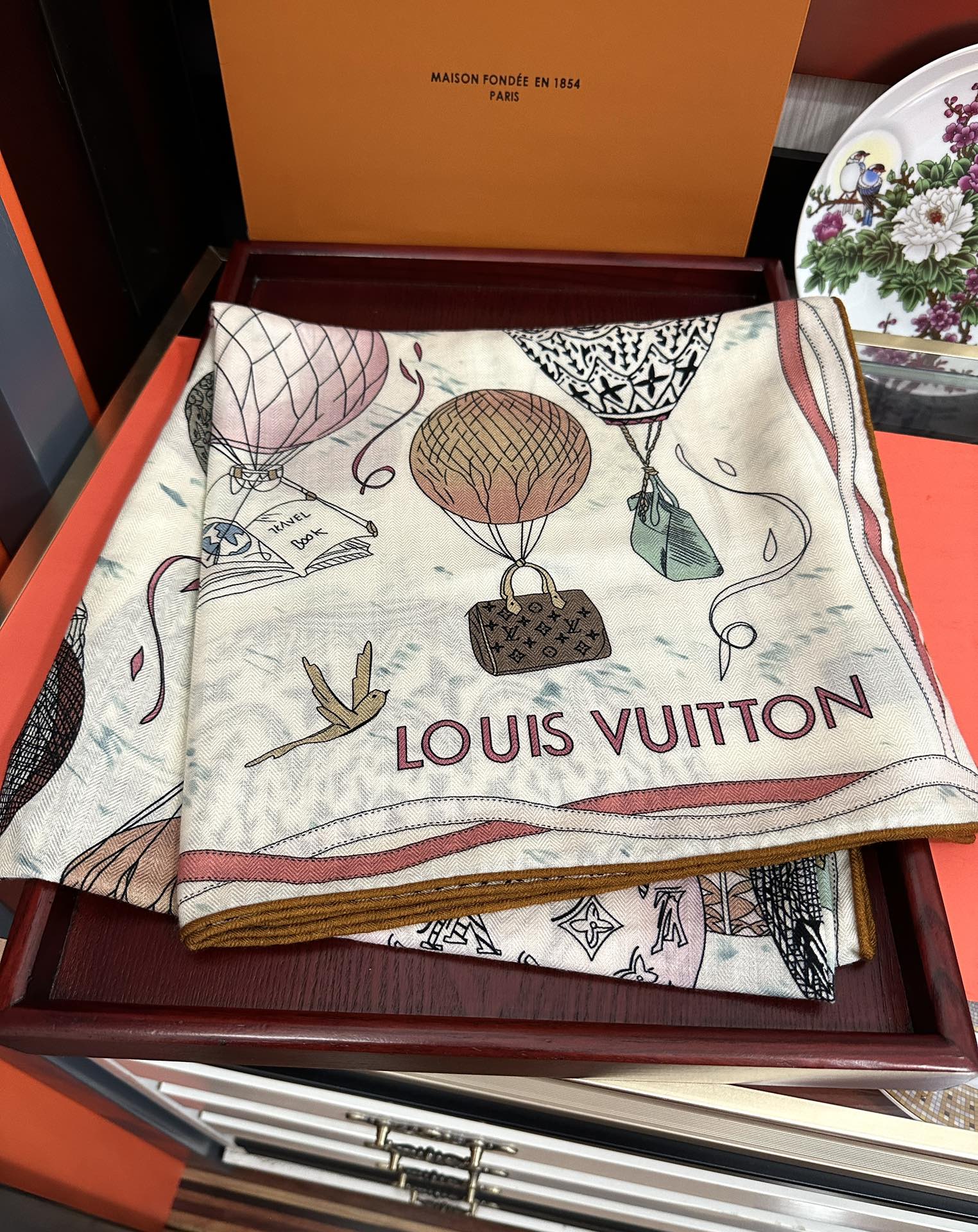 上新❤️LV 2025【双面同色热气球🎈】经典优雅[礼物]~气质到骨子里[色]新一季的面料超高级，真心超