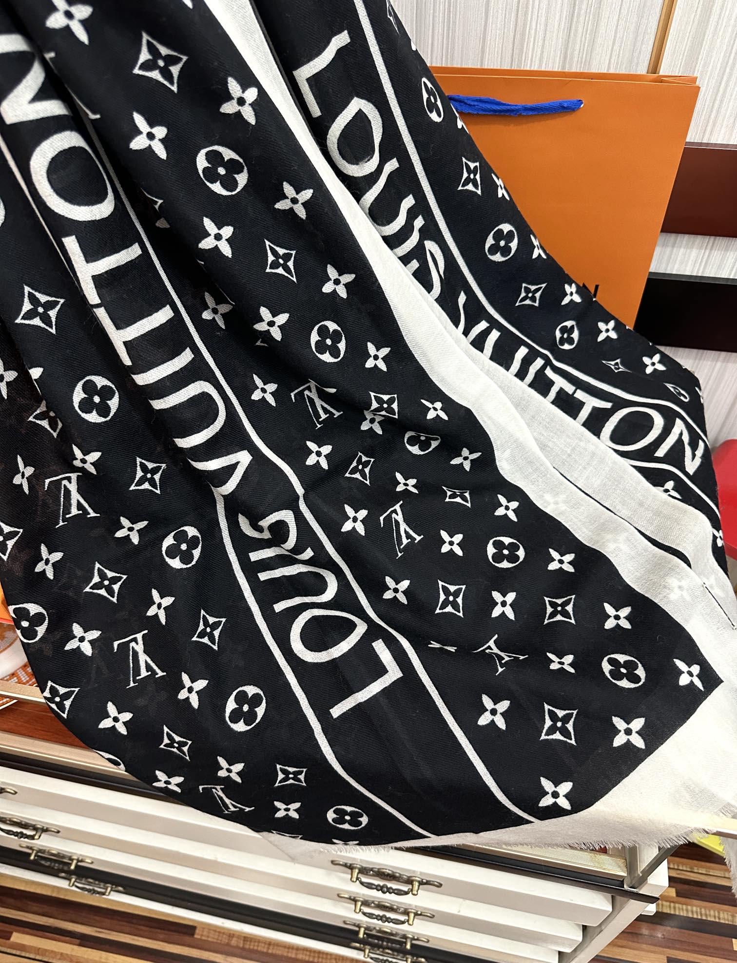 上新 L家 2025 最新款‼️真心赞👍【双面戒指绒长巾】😘💍实物真心美 🎀披肩配以印花💓💃🏻无论设计喷