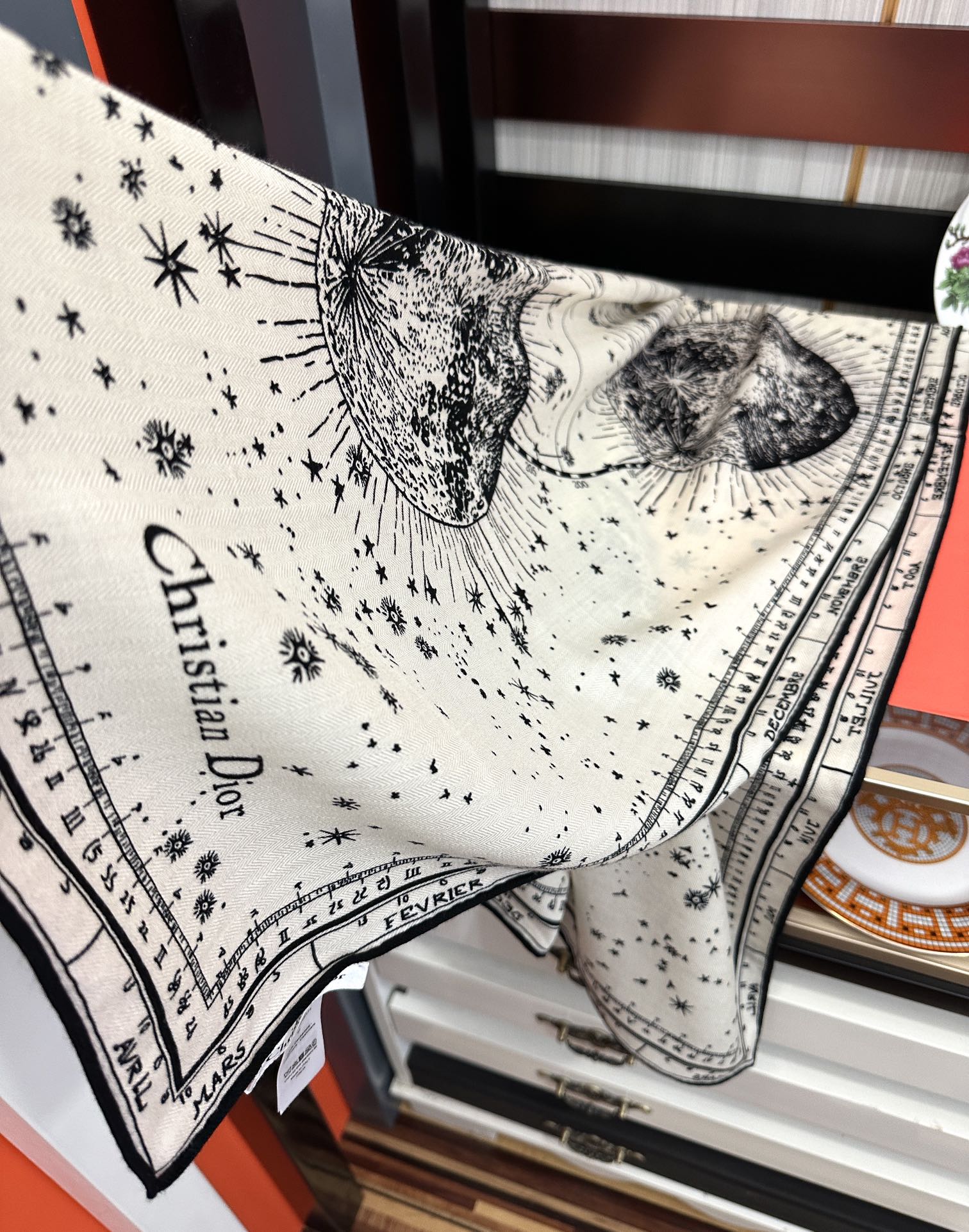 上新❤️迪奥 【双面同色地球图案】经典优雅[礼物]~气质到骨子里[色]新一季的面料超高级，真心超级柔软，