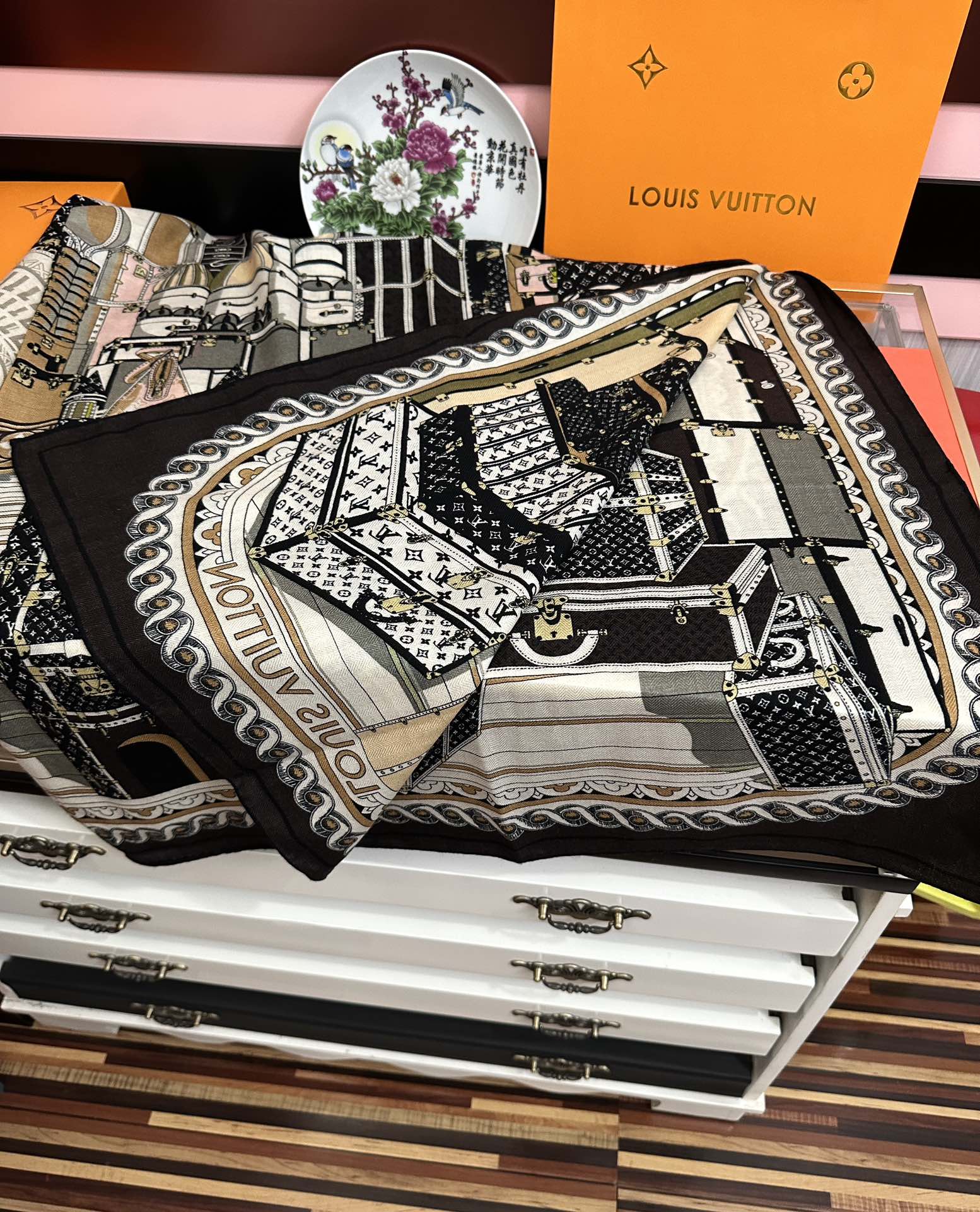 ❤️LV 【双面同色】经典优雅[礼物]~气质到骨子里[色]新一季的面料超高级，真心超级柔软，丝丝顺滑[太