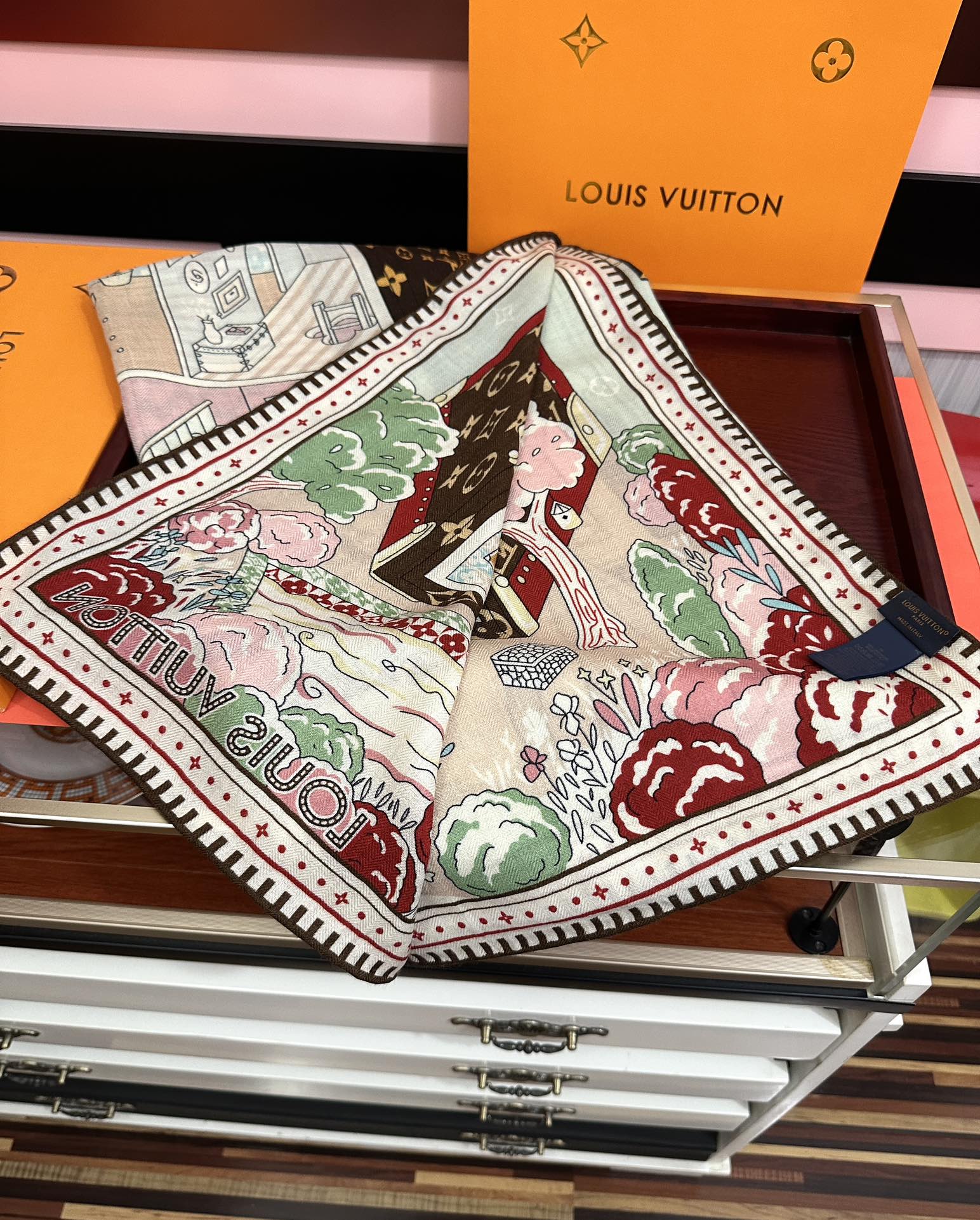 ❤️LV 【双面同色】经典优雅[礼物]~气质到骨子里[色]新一季的面料超高级，真心超级柔软，丝丝顺滑[太