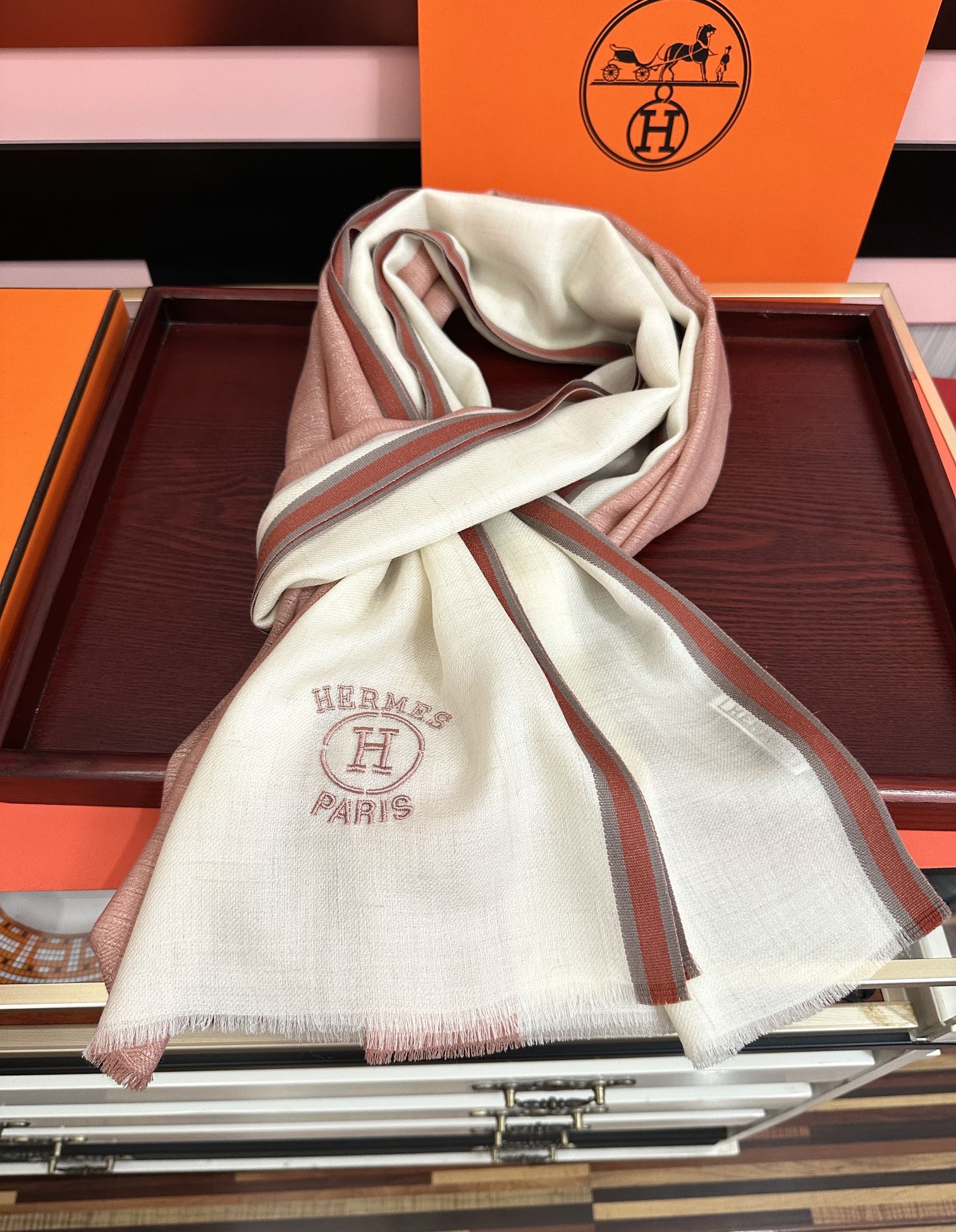 新款。2010爱马士🧣太美了[庆祝]万众瞩目经典版到货🎆最优质的年轻设计师推出的最新概念👓搭配调色纱染再